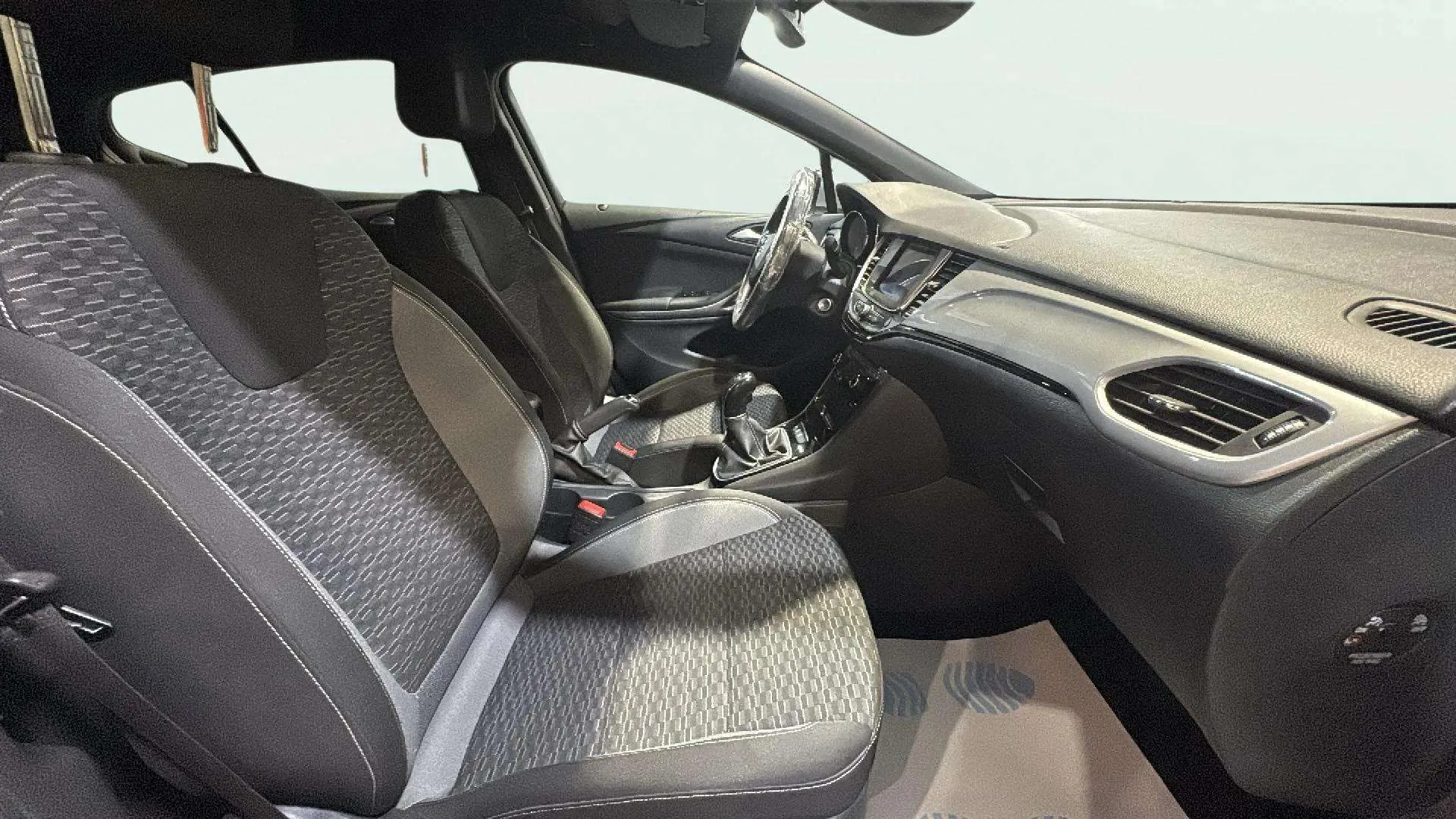 Opel Astra 1.2T SHT Business Elegance - foto 17