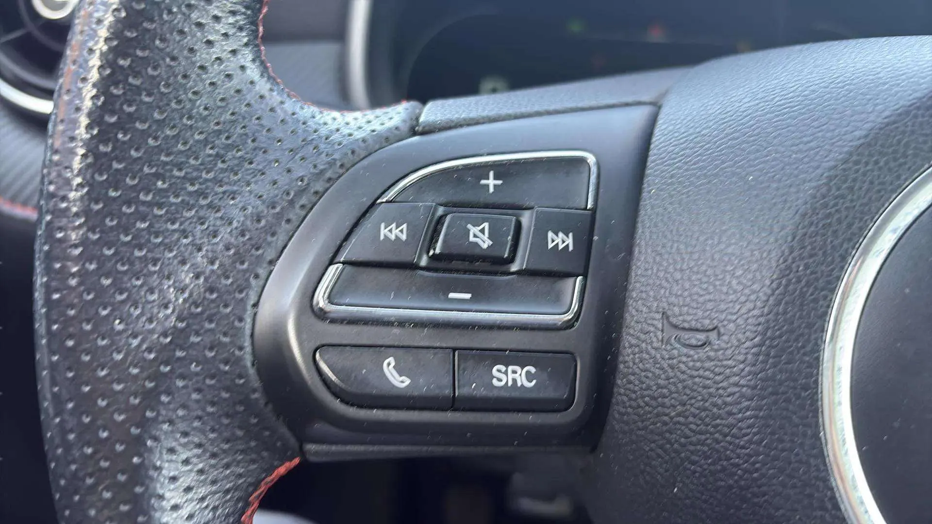 MG ZS 1.0T Luxury - foto 17