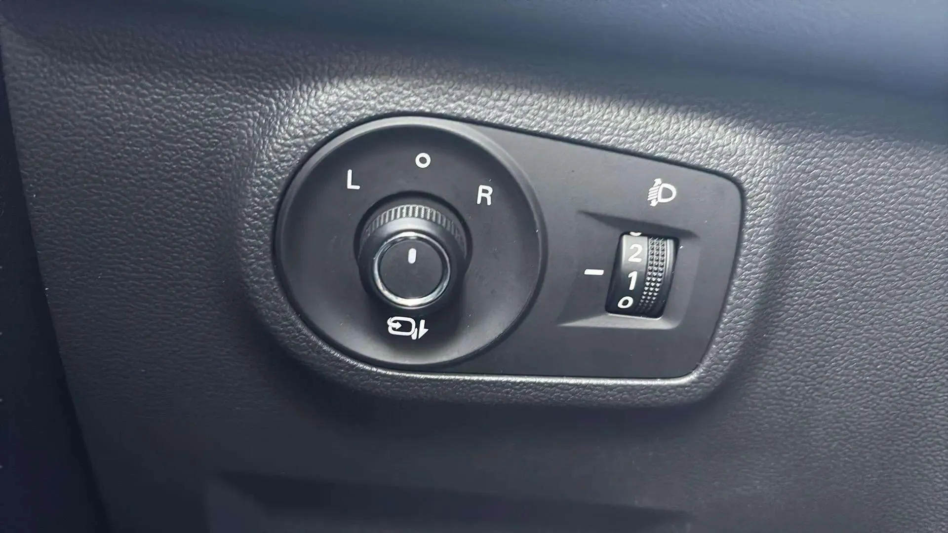 MG ZS 1.0T Luxury - foto 19