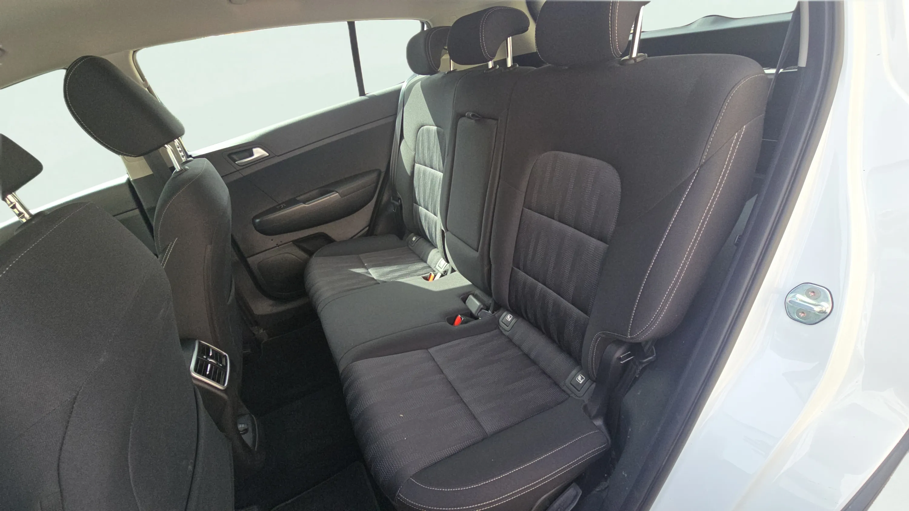 Kia Sportage 1.6 CRDi MHEV Business 4x2 - foto 22