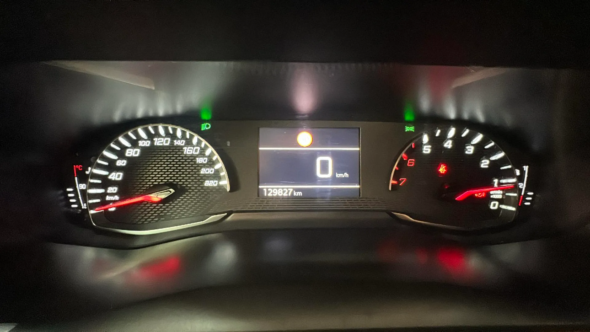 Peugeot 2008 Allure BlueHDi - foto 12