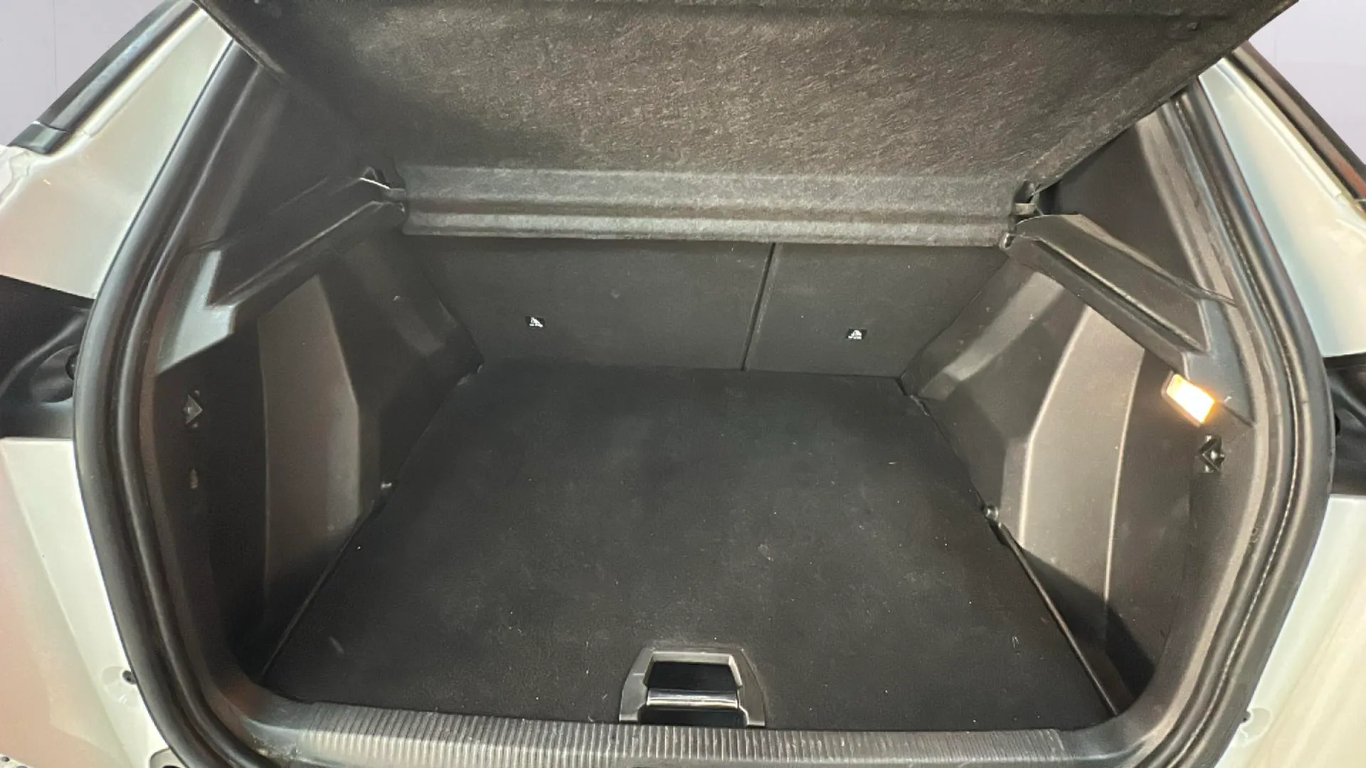 Peugeot 2008 Allure BlueHDi - foto 16