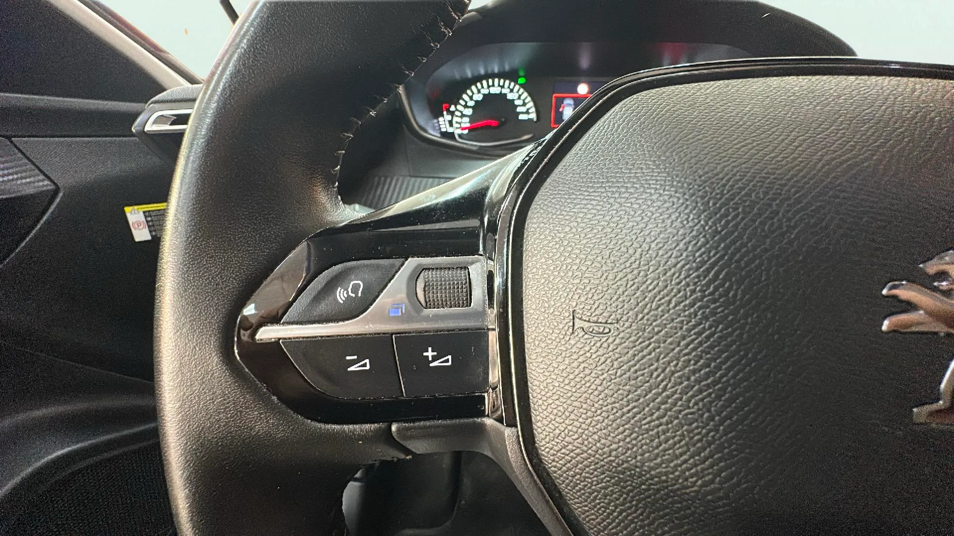 Peugeot 2008 Allure BlueHDi - foto 23