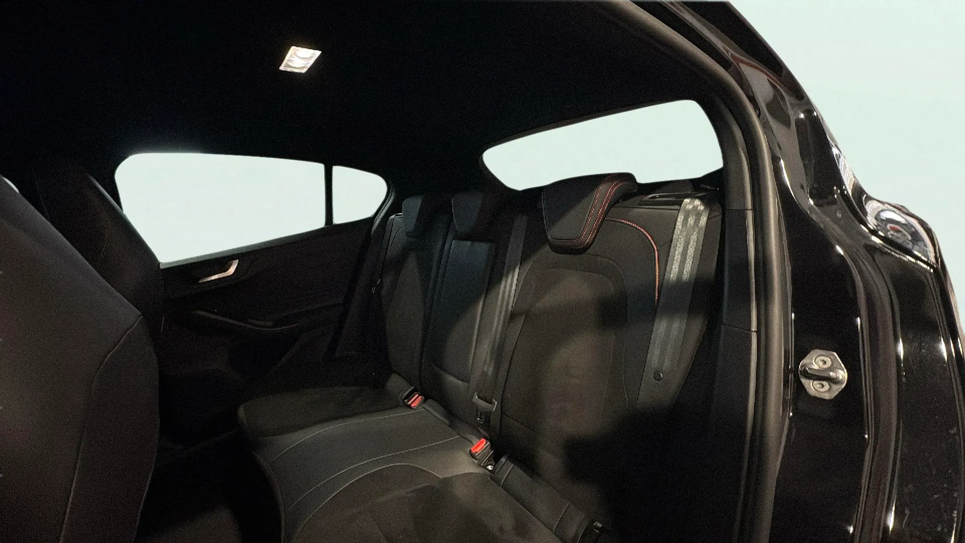 Ford Focus ST Edition 2.3 EcoBoost - foto 17