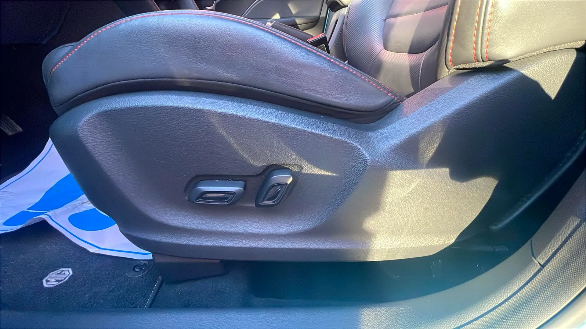 MG ZS 1.0T Luxury - foto 16