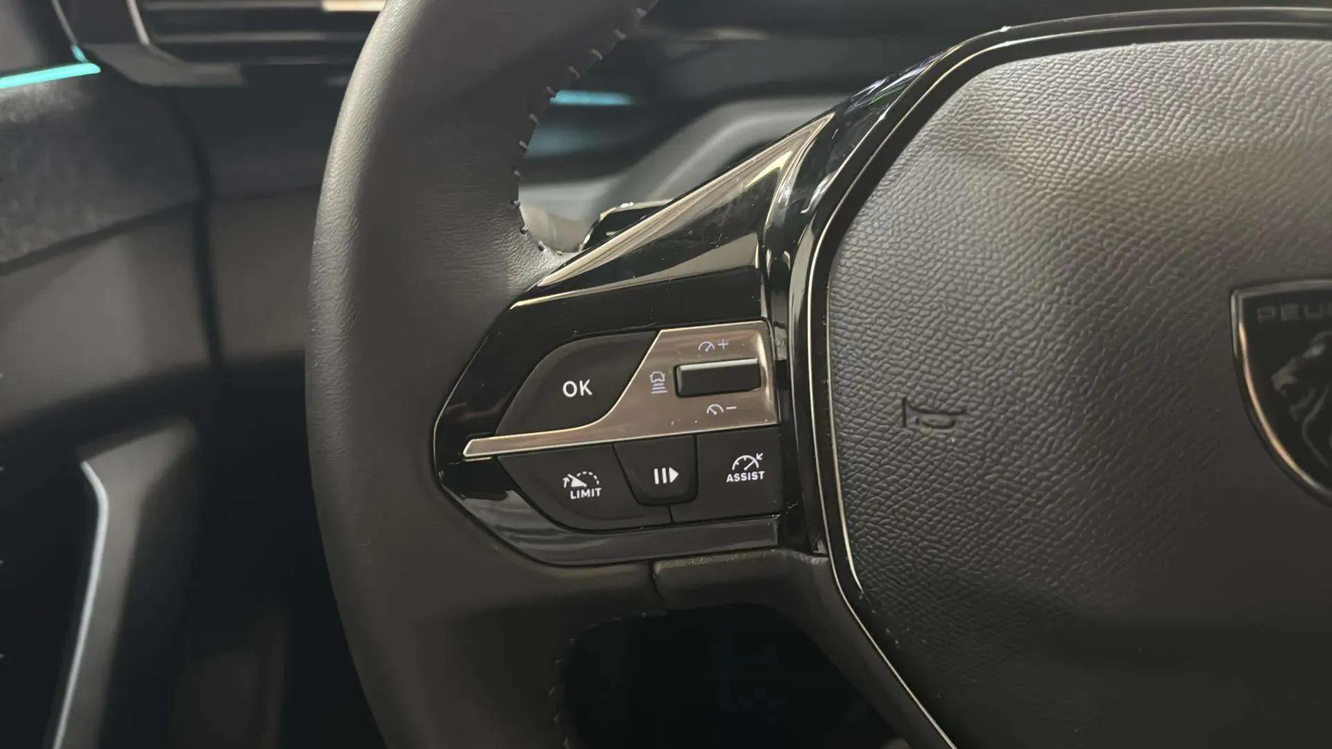 Peugeot 408 Allure Pack PureTech 130 EAT8 - foto 17