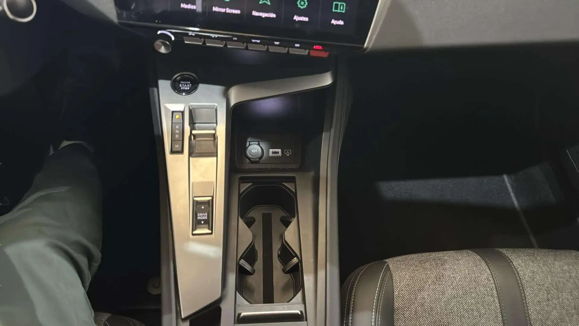 Peugeot 408 Allure Pack PureTech 130 EAT8 - foto 9