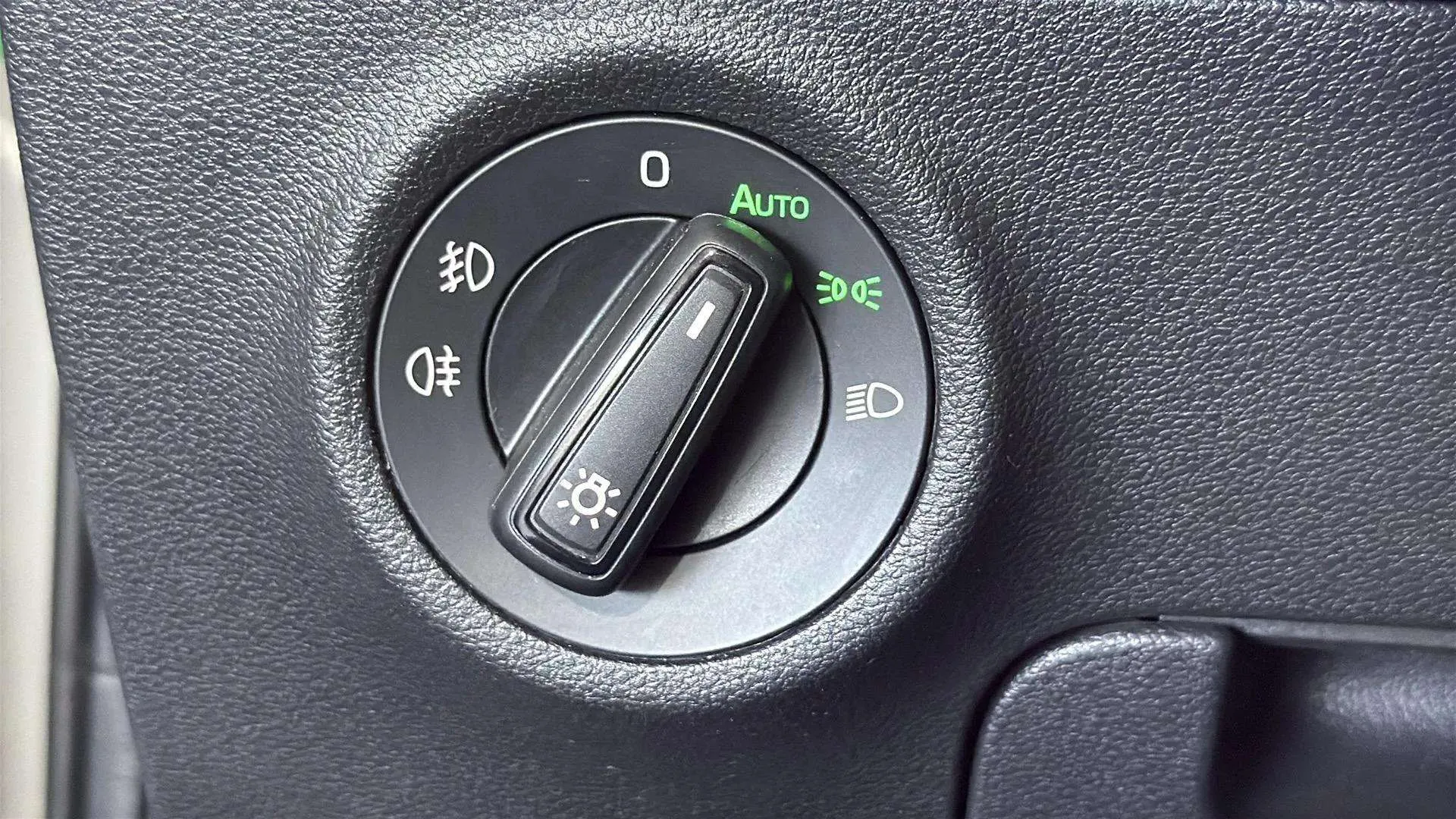 Škoda Karoq 1.5 TSI DSG ACT Design - foto 16