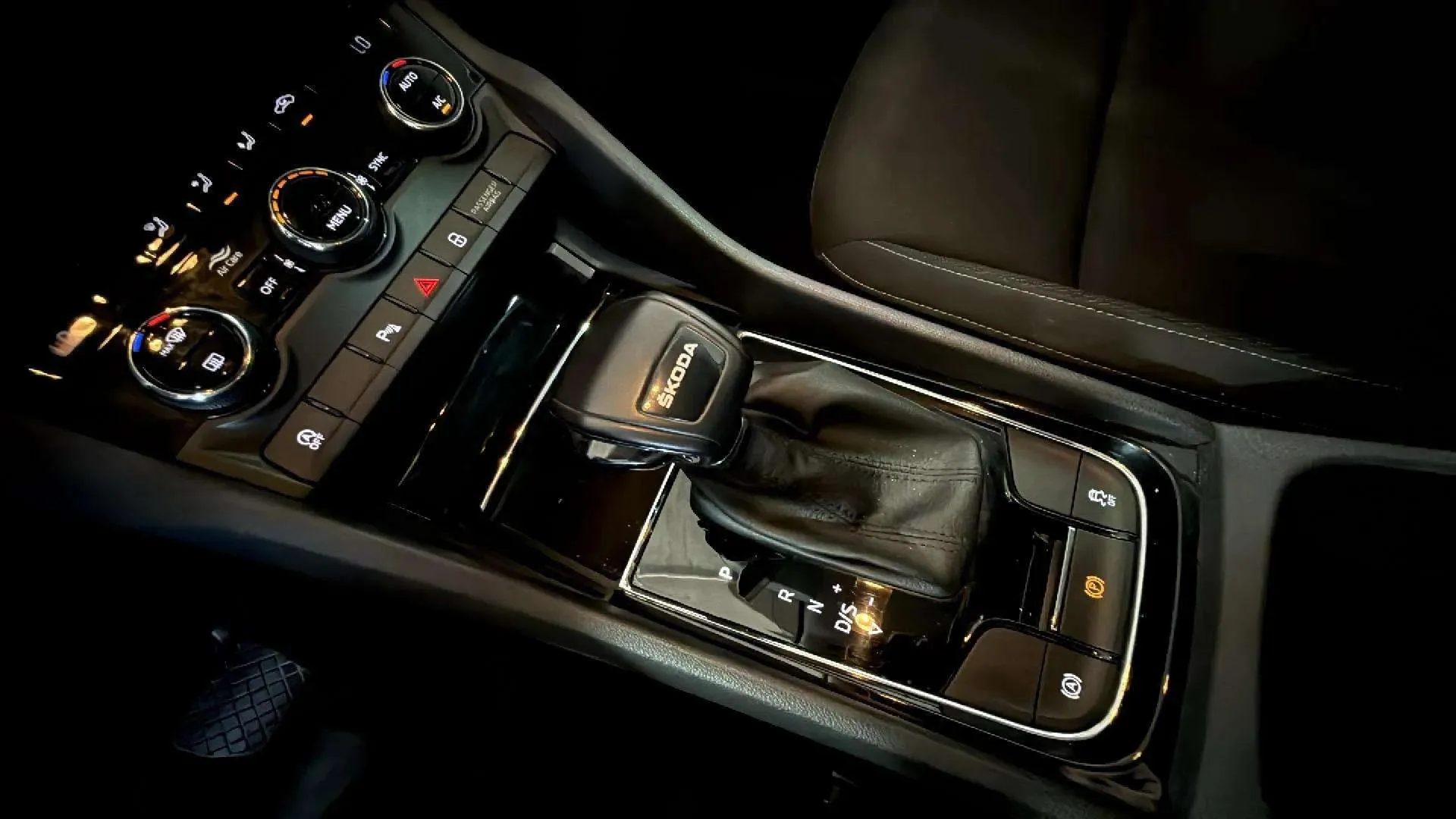 Škoda Karoq 1.5 TSI DSG ACT Design - foto 20