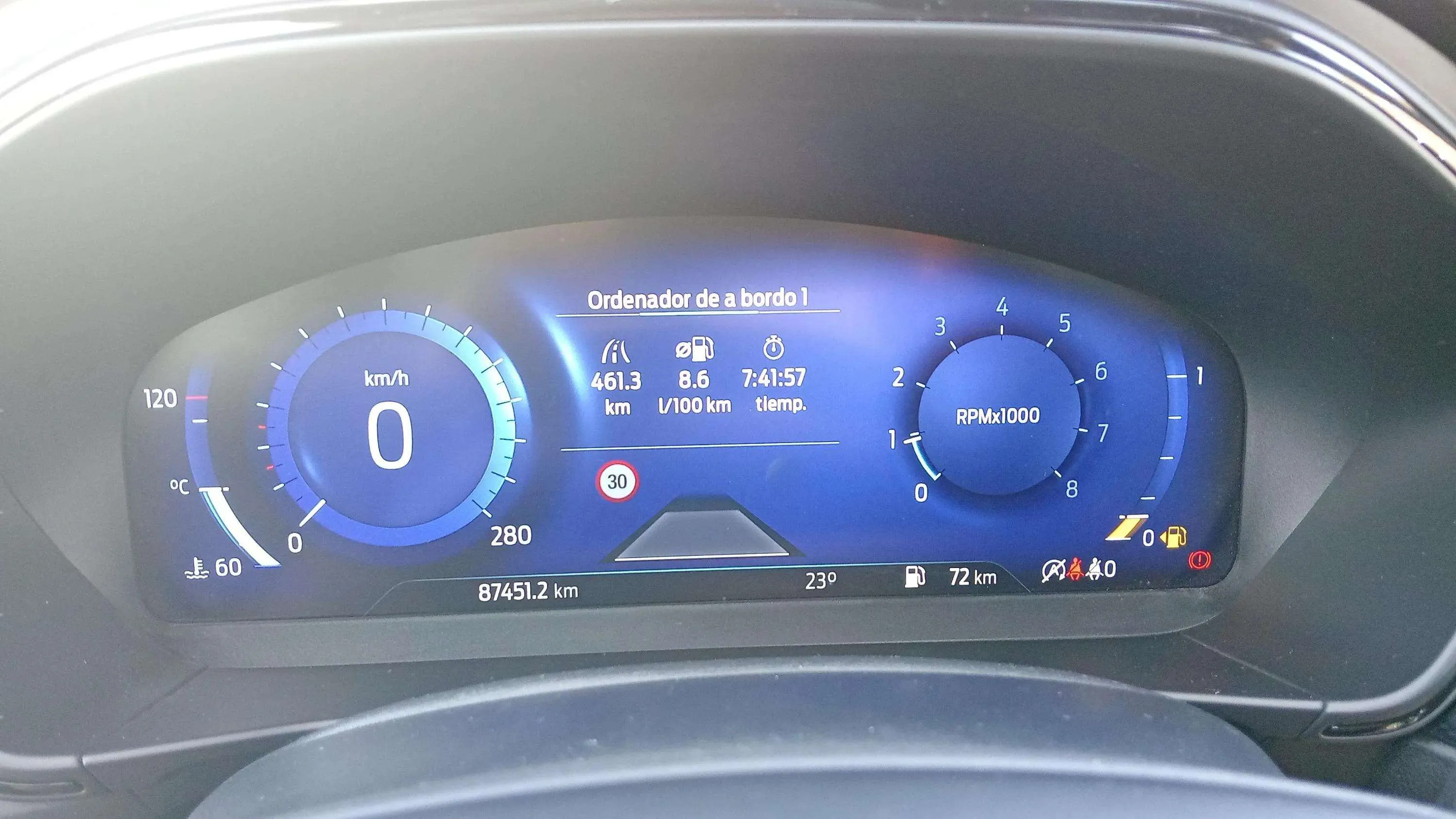 Ford Focus 2.3 EcoBoost ST SB - foto 18