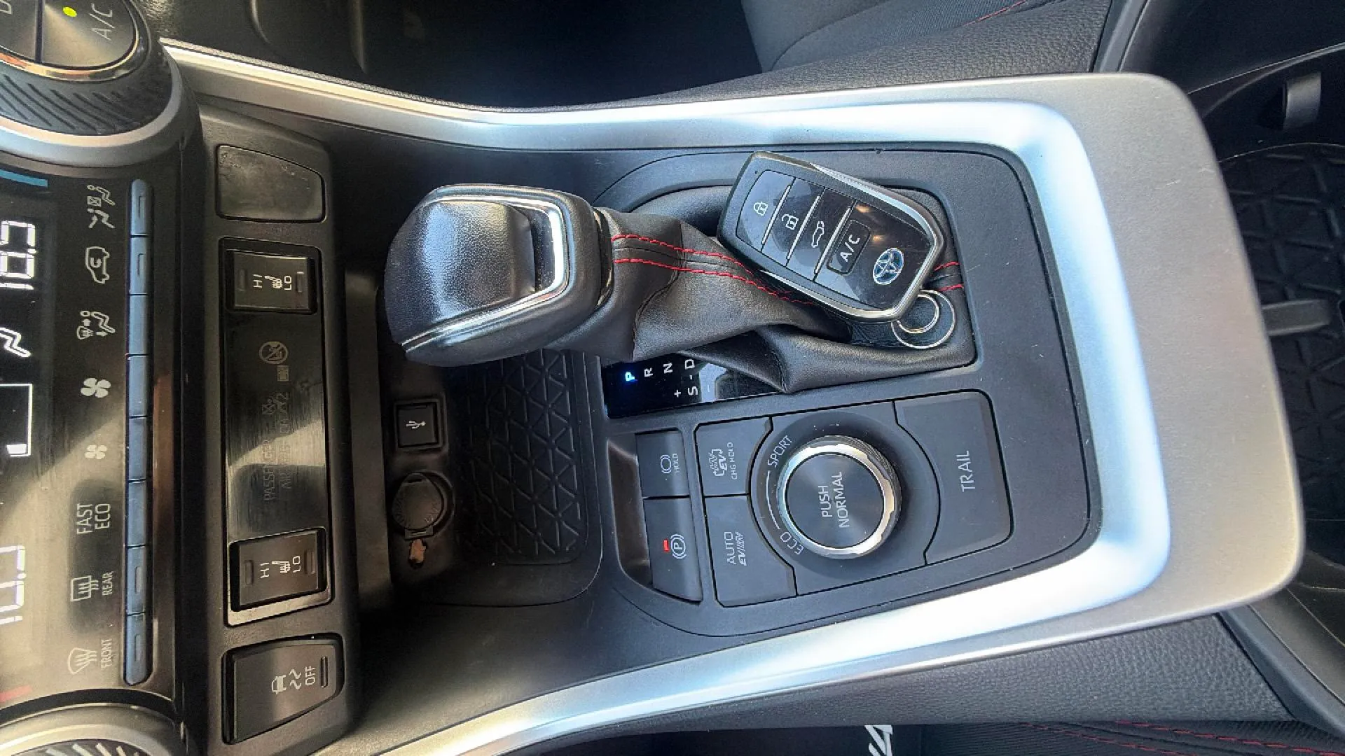 Toyota RAV4 2.5l PLUG-IN 300PH (e-CVT) Style Plus - foto 17
