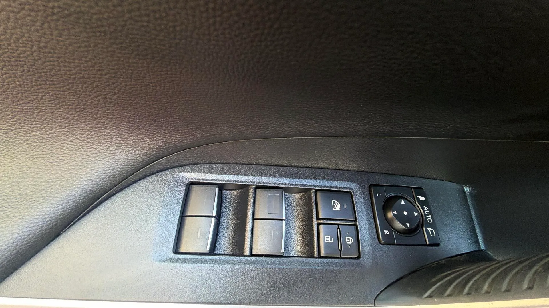 Toyota RAV4 2.5l PLUG-IN 300PH (e-CVT) Style Plus - foto 18