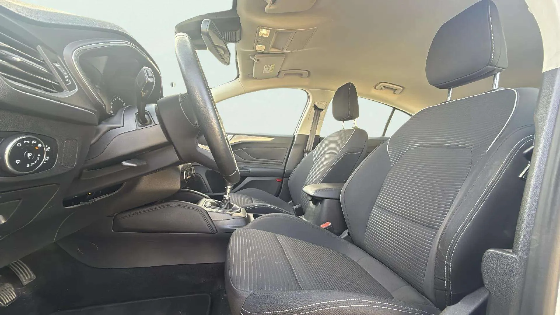 Ford Focus 1.5 EcoBlue Titanium - foto 17