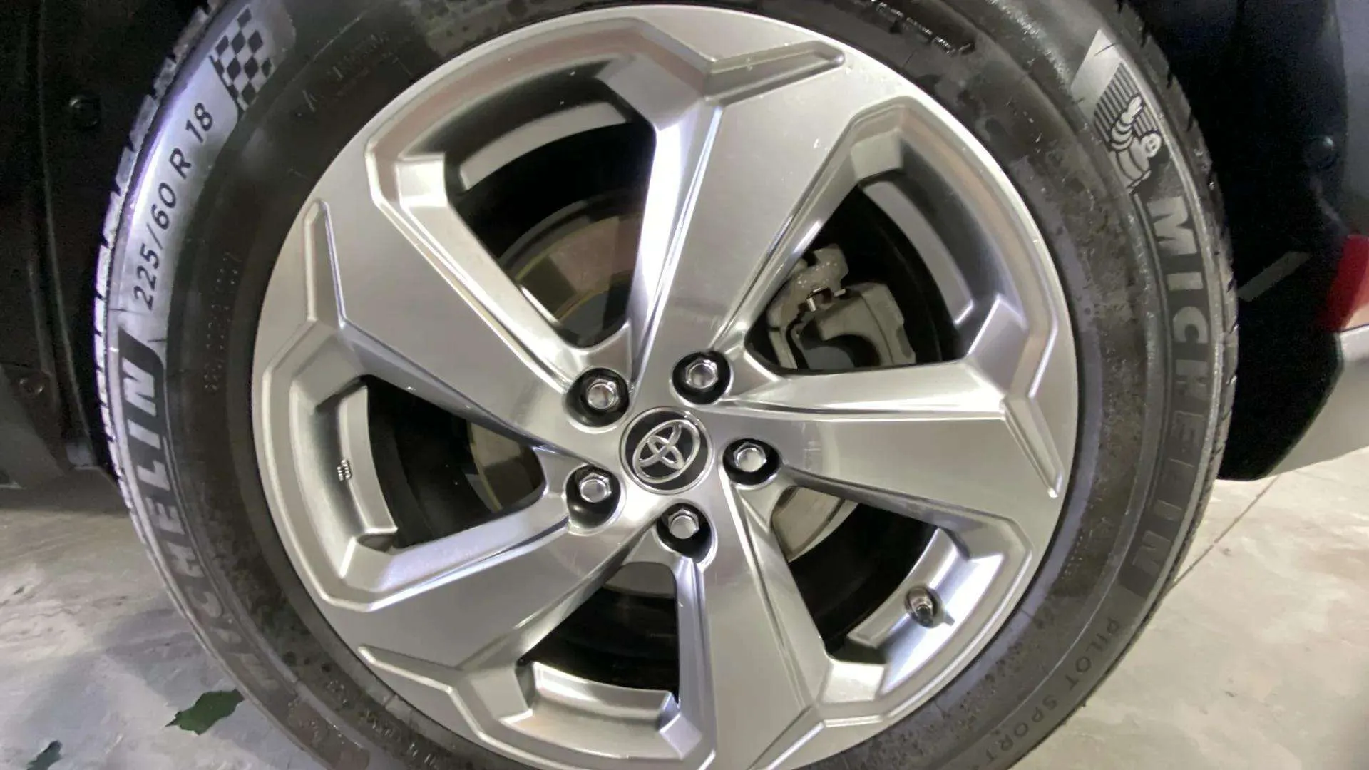 Toyota RAV4 2.5l 220H Advance - foto 24