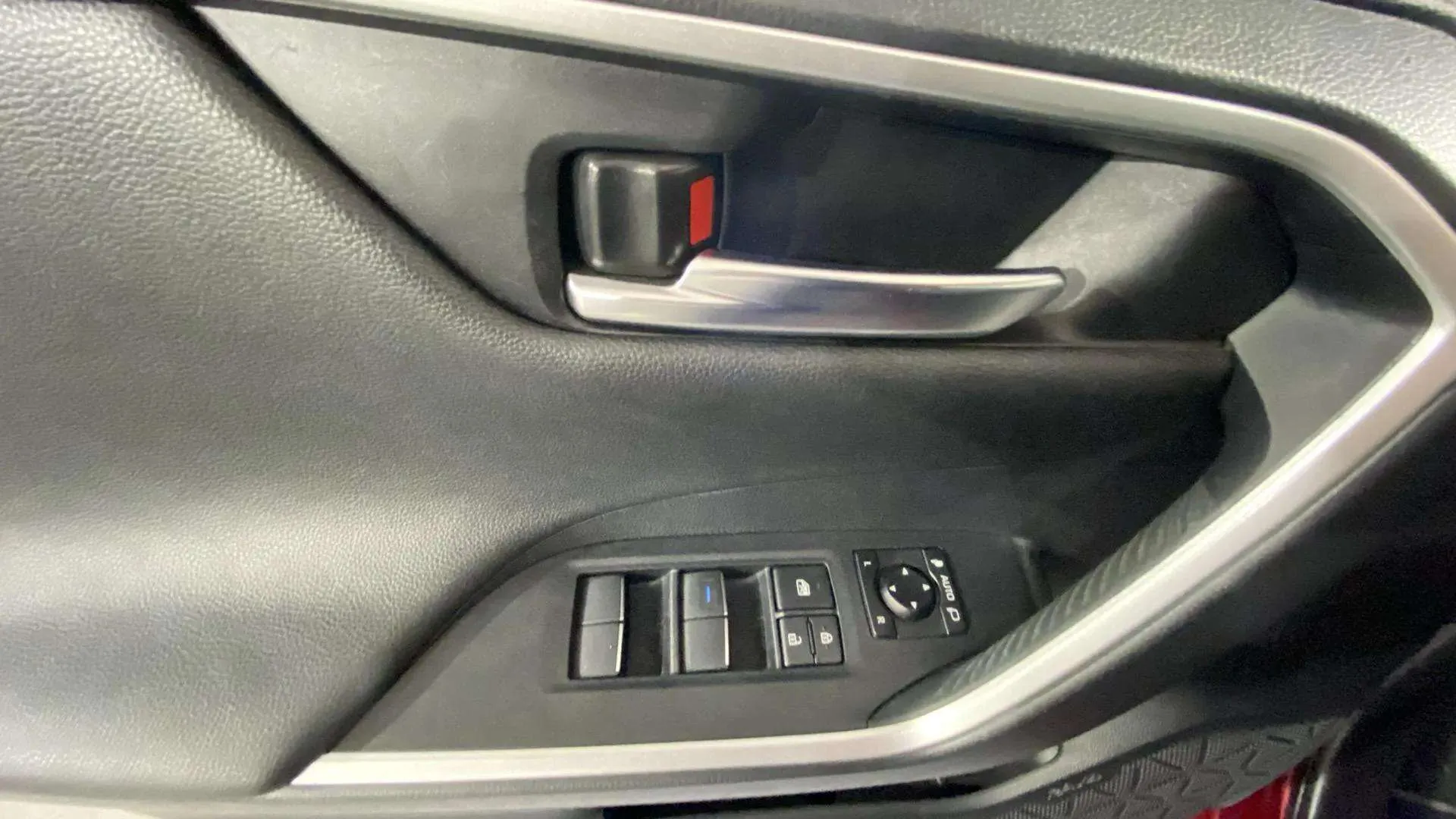 Toyota RAV4 2.5l 220H Advance - foto 19