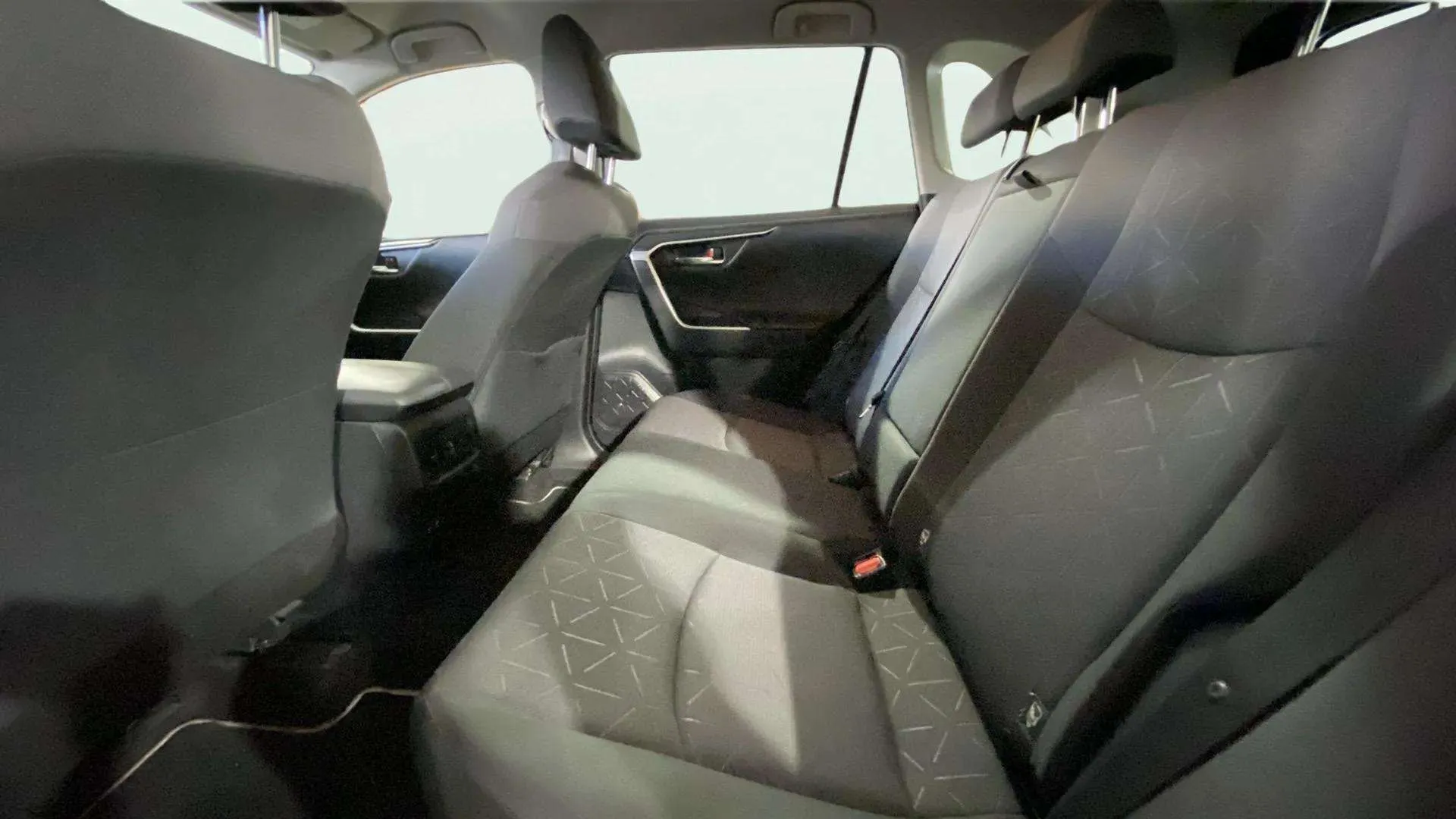 Toyota RAV4 2.5l 220H Advance - foto 16
