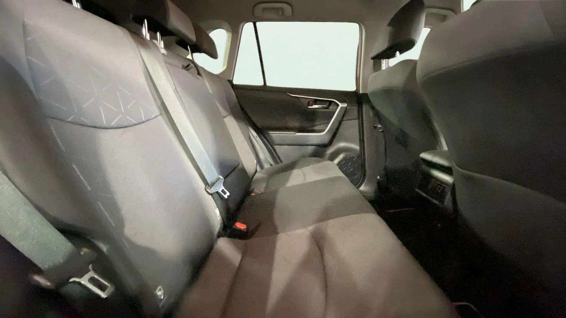 Toyota RAV4 2.5l 220H Advance - foto 17