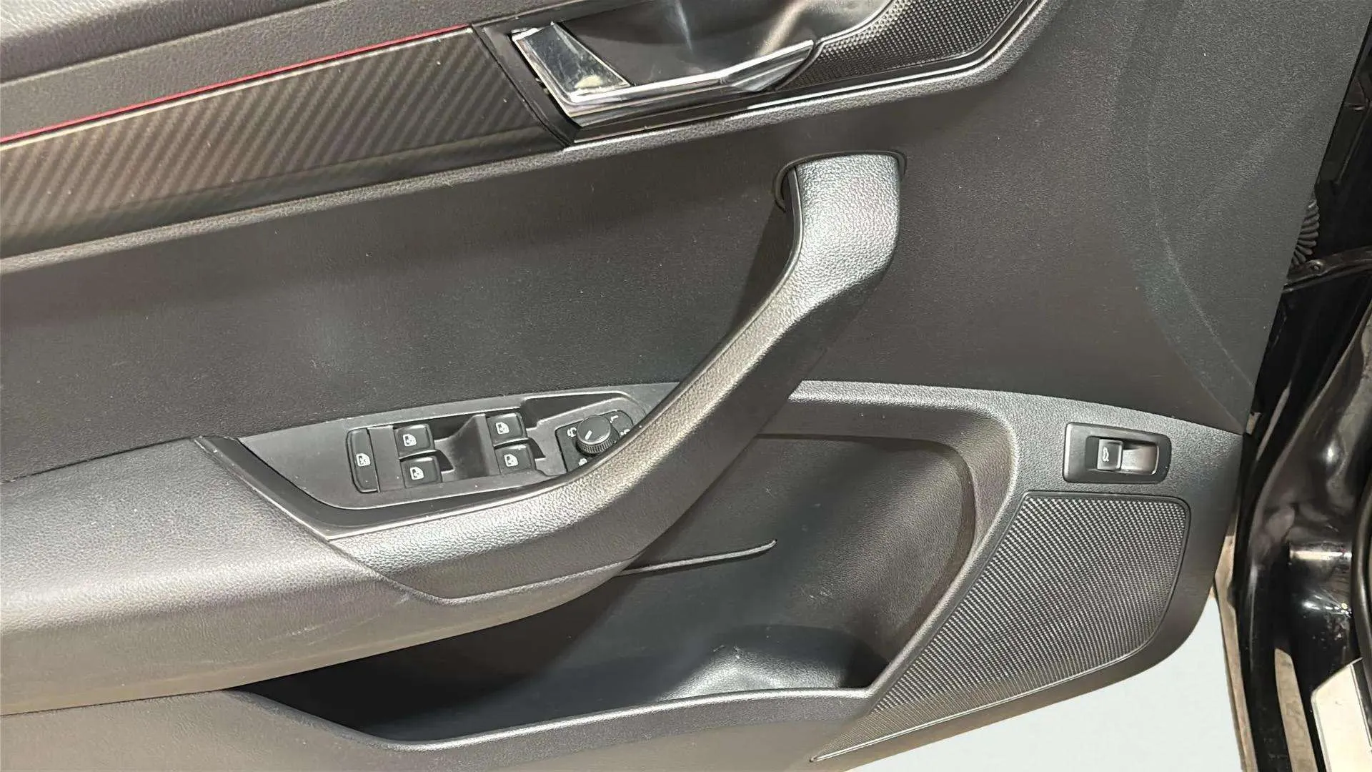 Škoda Karoq 1.5 TSI DSG ACT Sportline - foto 27