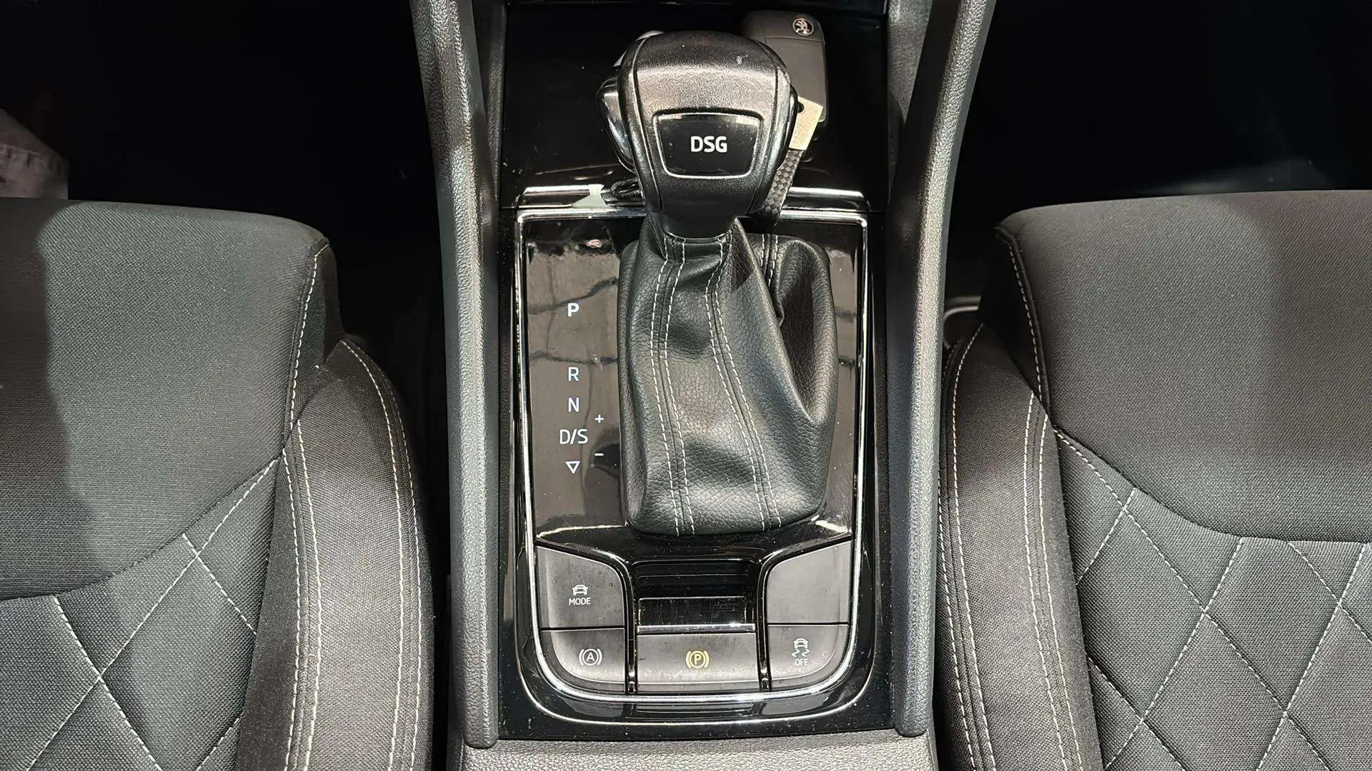 Škoda Karoq 1.5 TSI DSG ACT Sportline - foto 16