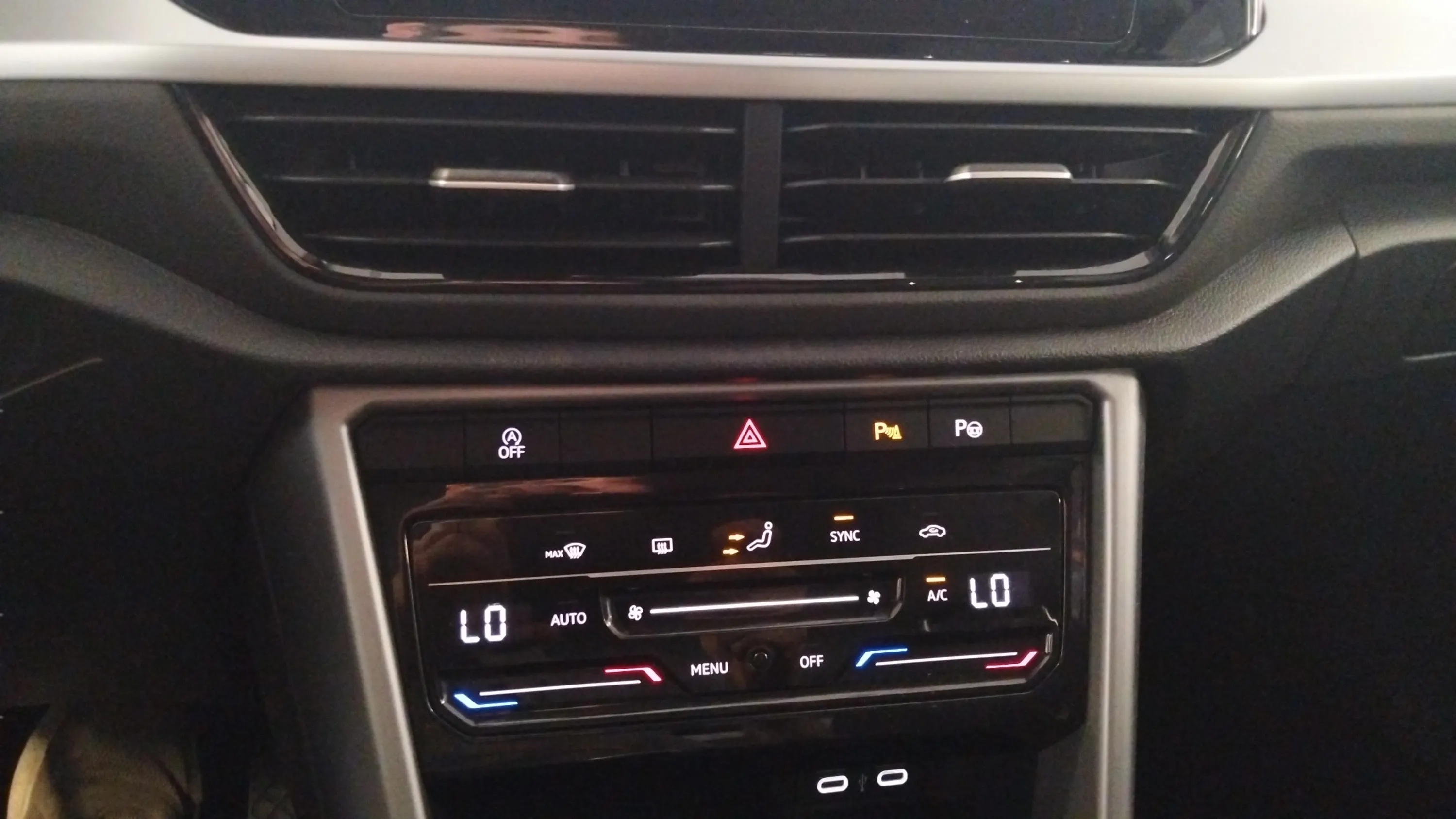 Volkswagen T-Roc Life 2.0 TDI - foto 23