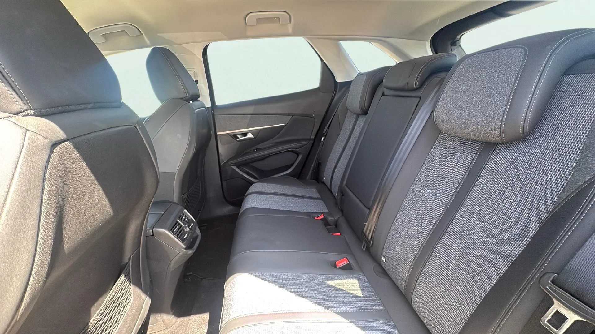 Peugeot 3008 1.2 PureTech Active EAT8 - foto 17