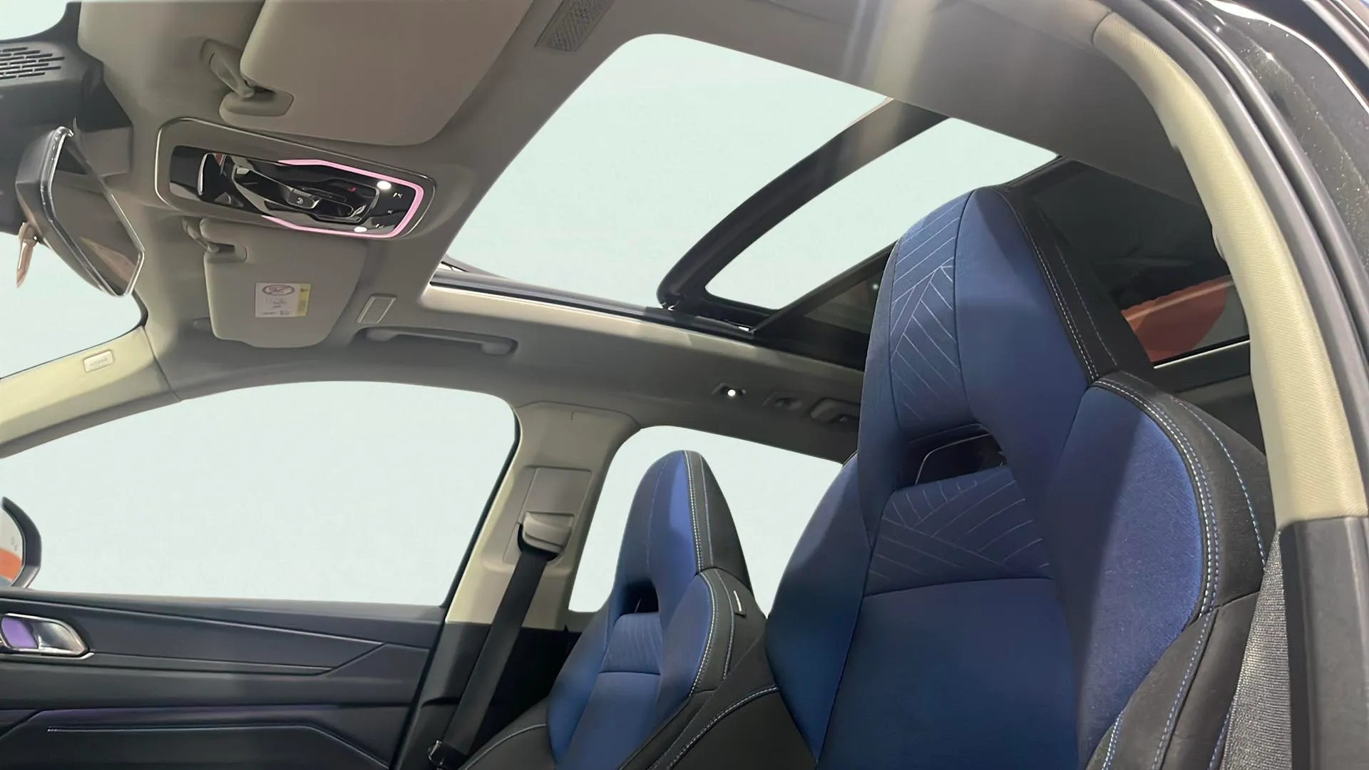 Lynk & Co 01 1.5 PHEV - foto 11