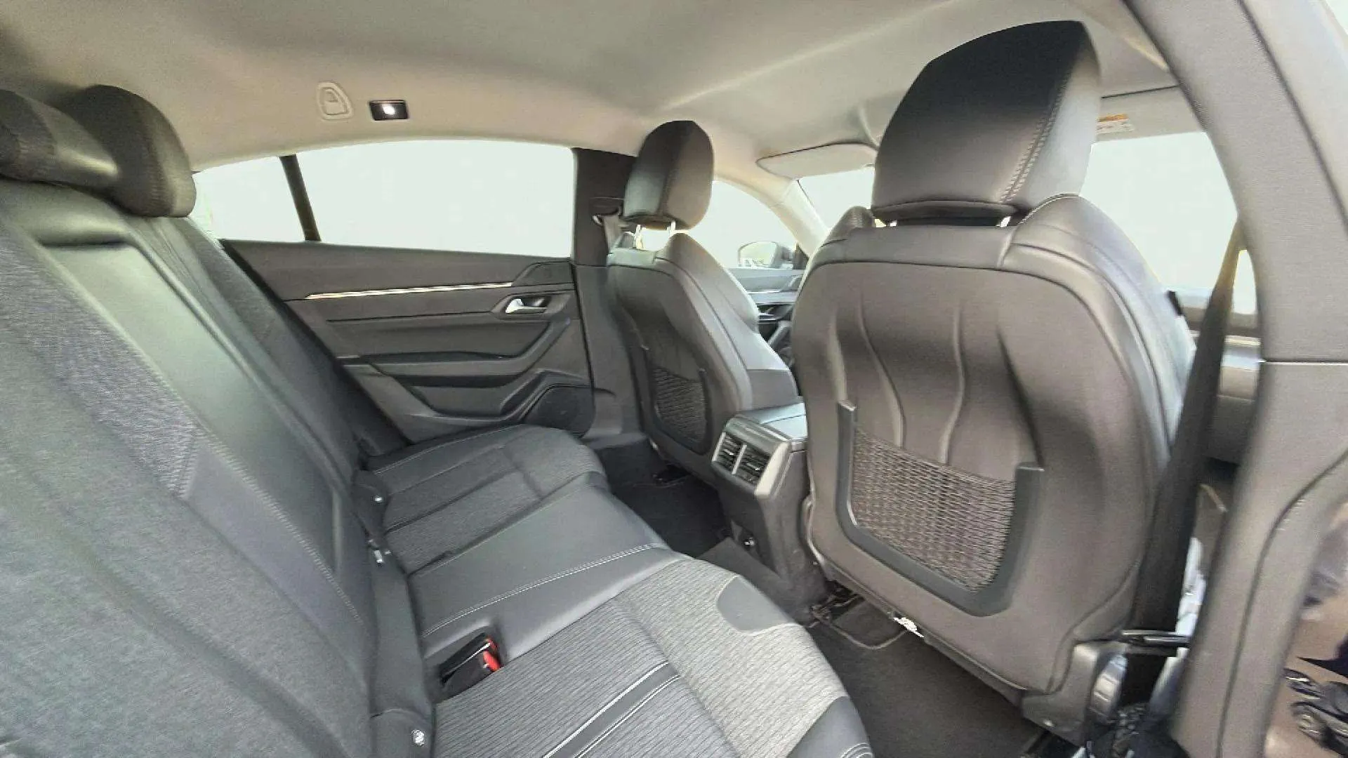 Peugeot 508 Allure Hybrid 225 e-EAT8 - foto 14