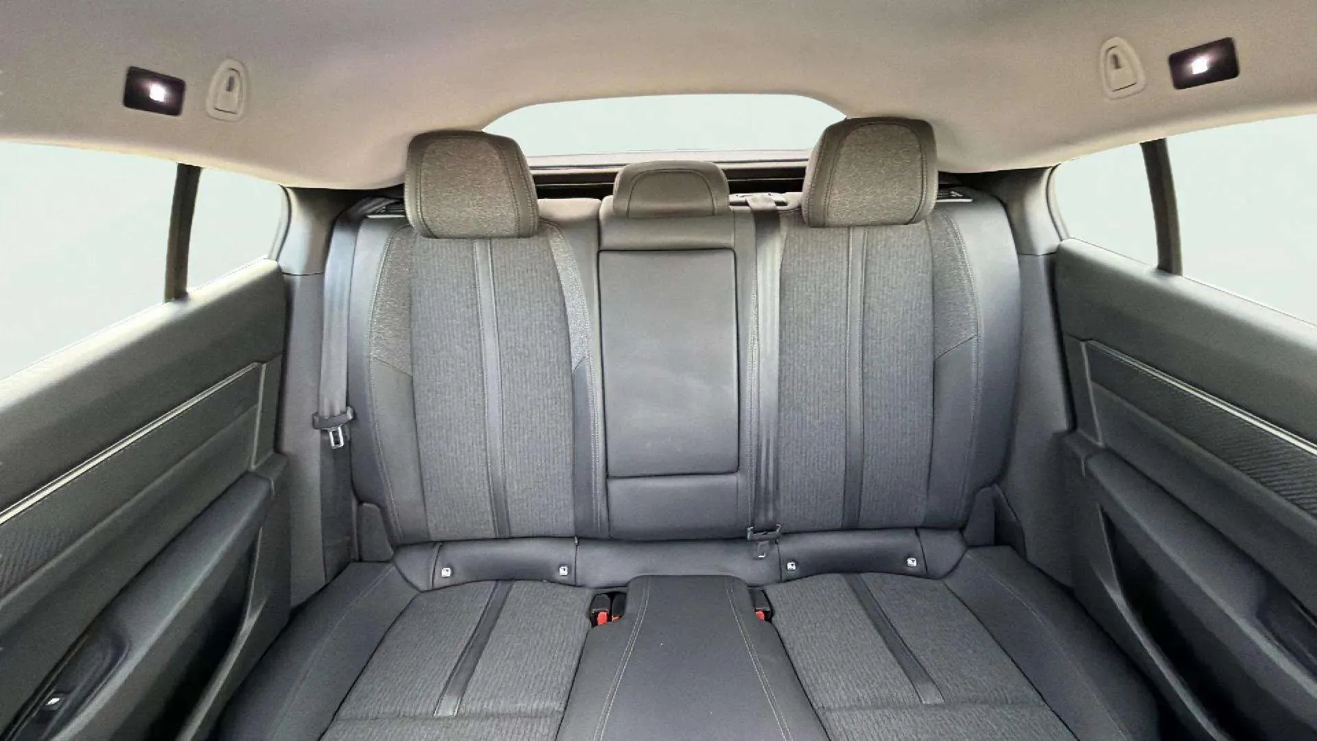Peugeot 508 Allure Hybrid 225 e-EAT8 - foto 15