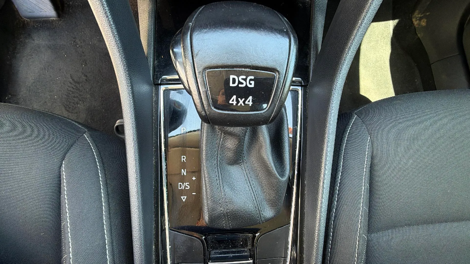 Škoda Karoq 2.0 TDI DSG 4x4 Ambition - foto 15