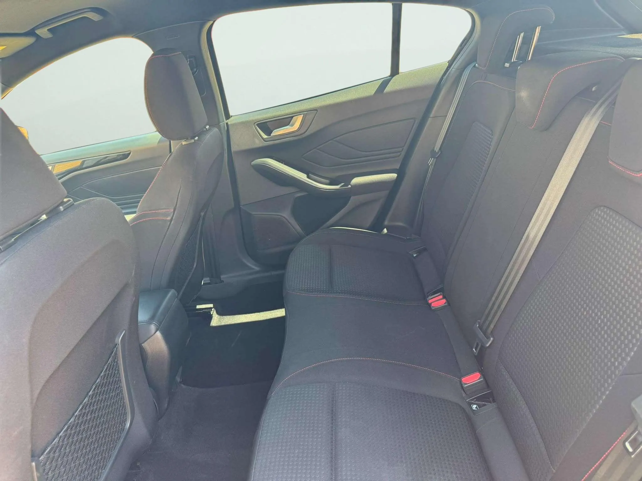 Ford Focus 1.0 EcoBoost MHEV ST-Line - foto 15