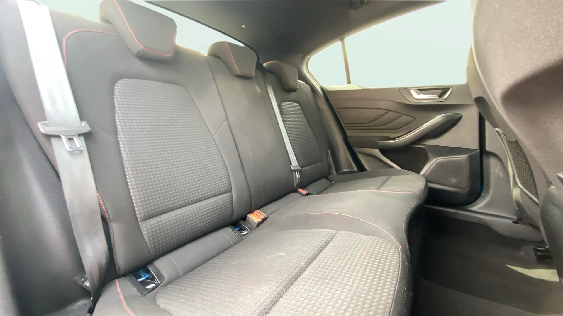 Ford Focus 1.0 EcoBoost MHEV ST-Line - foto 14