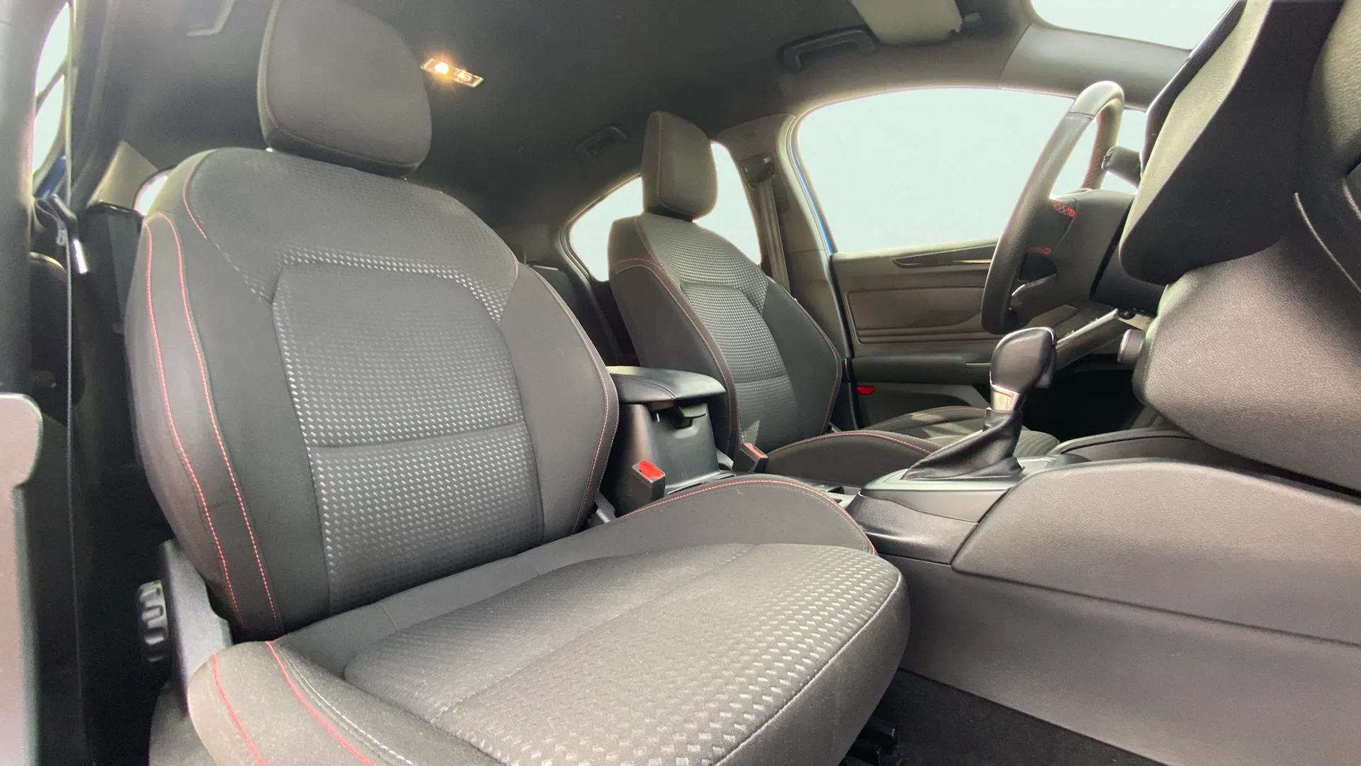 Ford Focus 1.0 EcoBoost MHEV ST-Line - foto 13