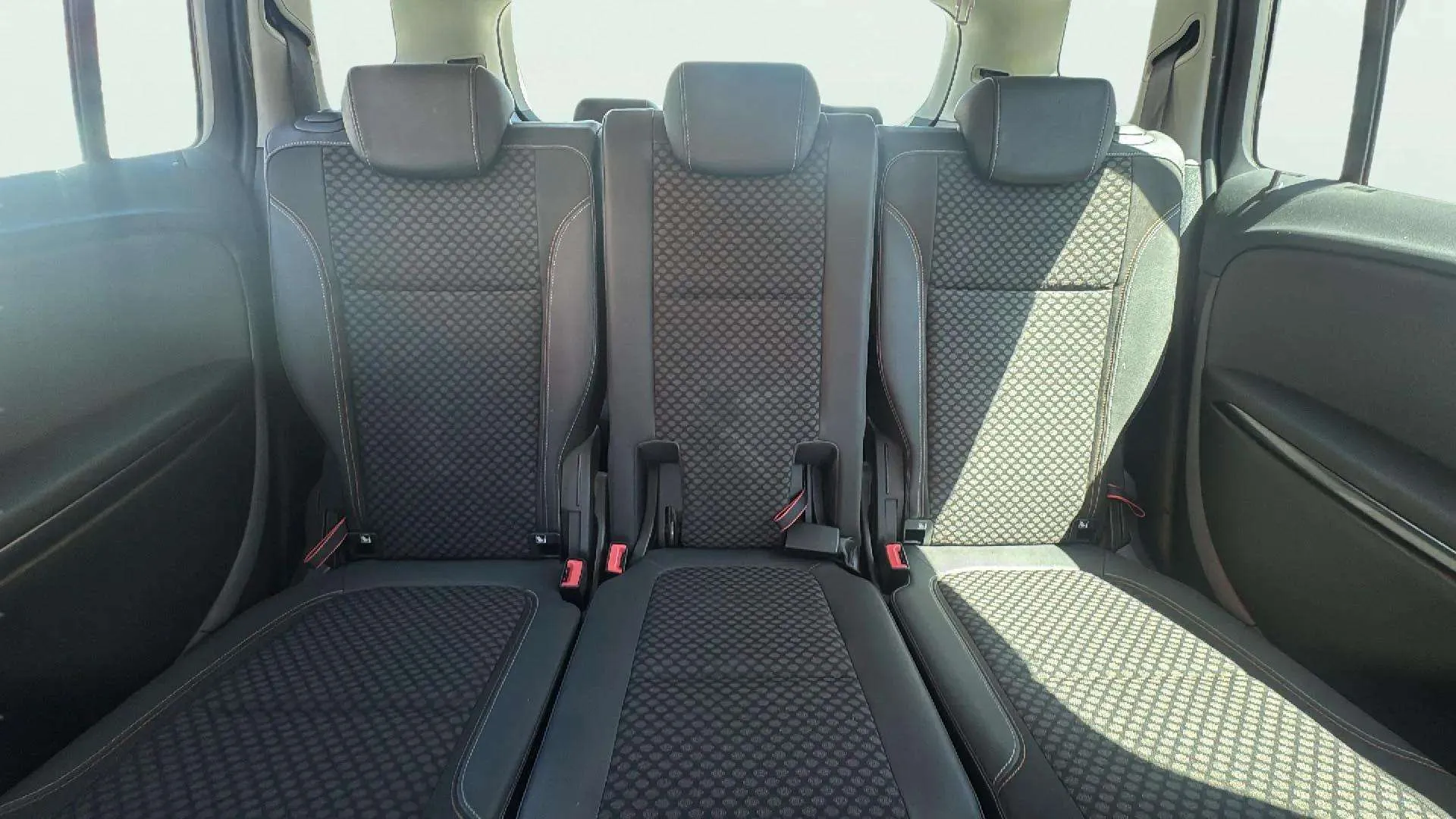 Opel Zafira 1.6 CDTi Excellence 17 - foto 18
