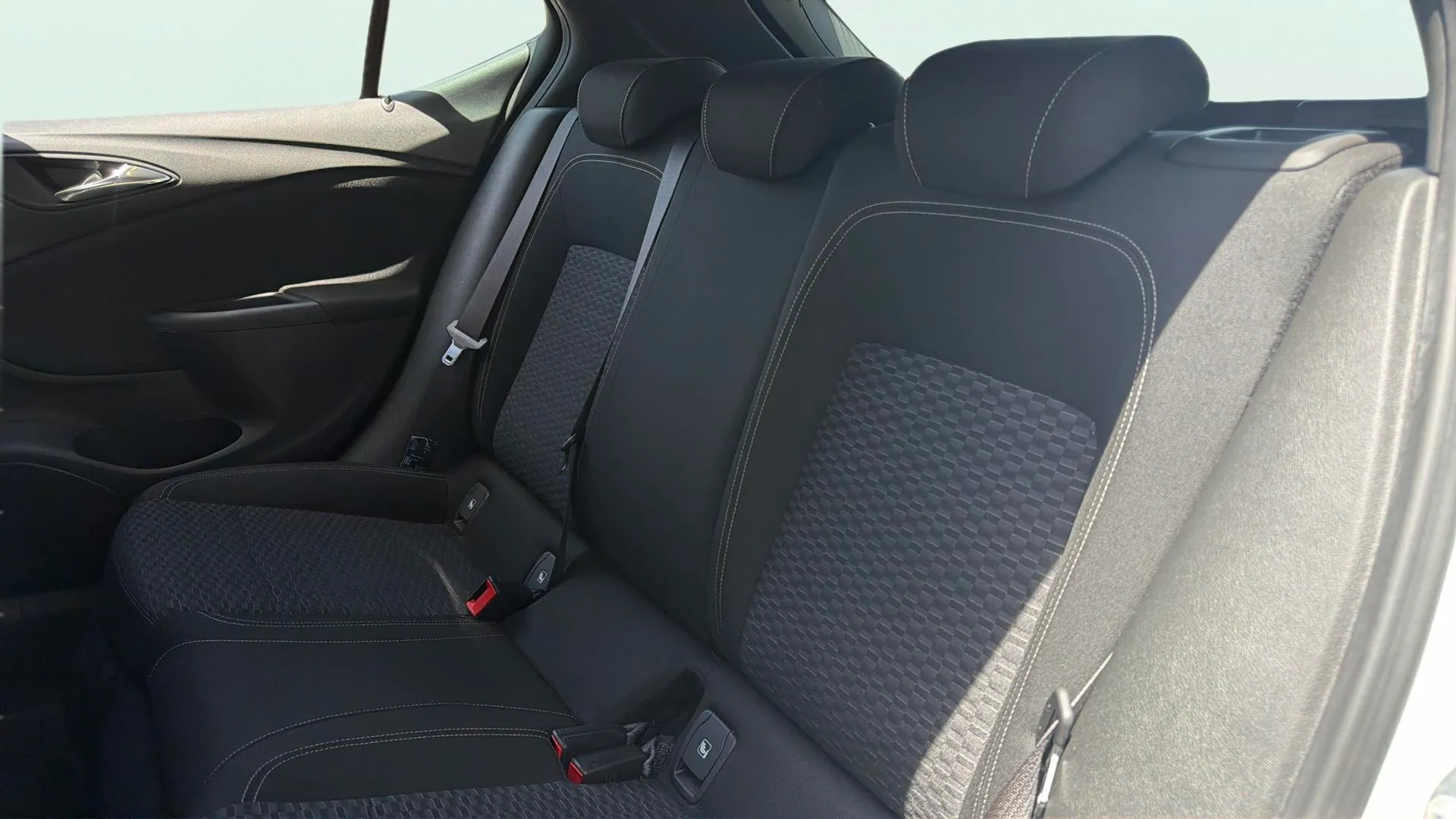 Opel Astra 1.6 CDTi Business - foto 12
