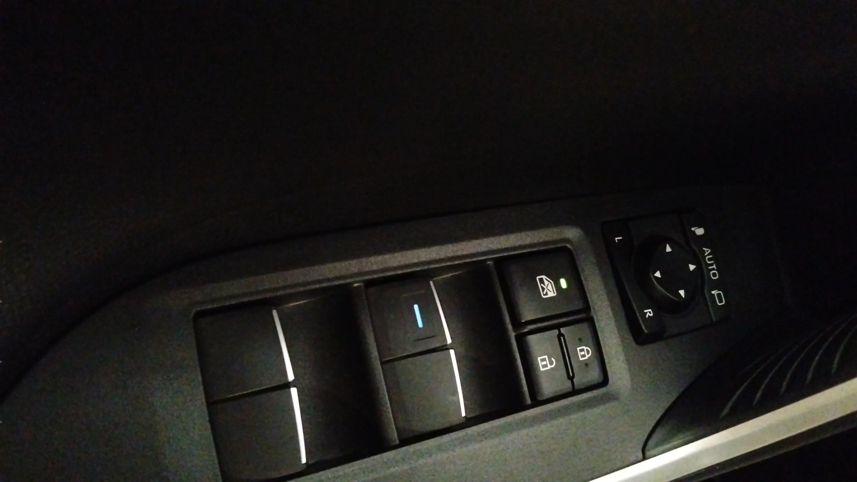 Toyota RAV4 2.5l 220H Advance - foto 25