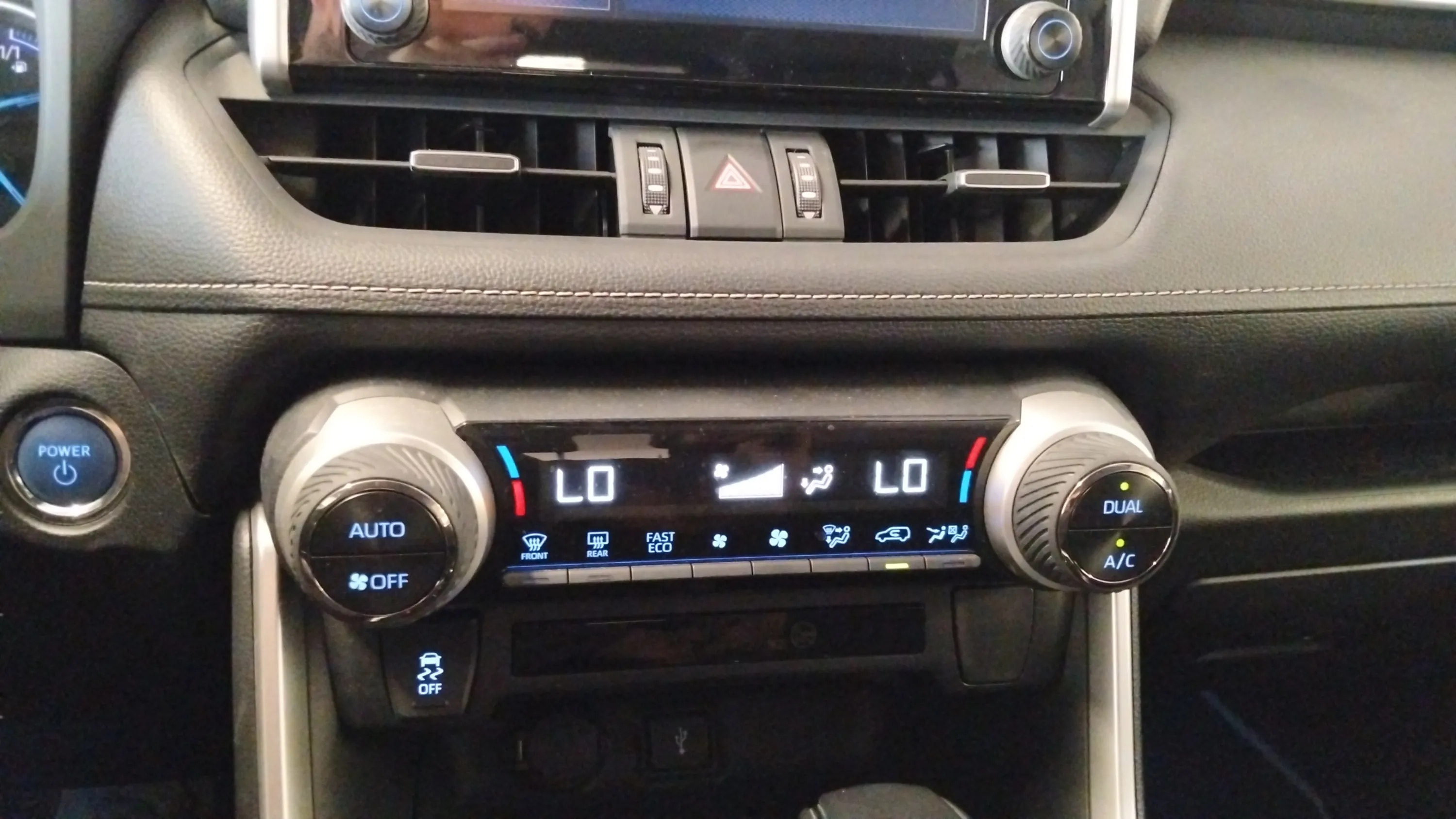 Toyota RAV4 2.5l 220H Advance - foto 23