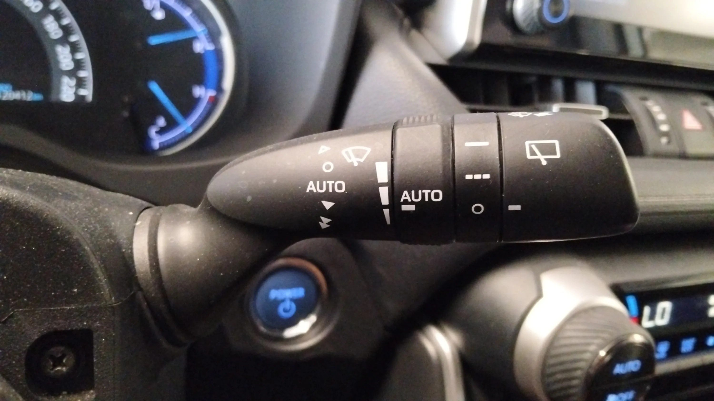 Toyota RAV4 2.5l 220H Advance - foto 18