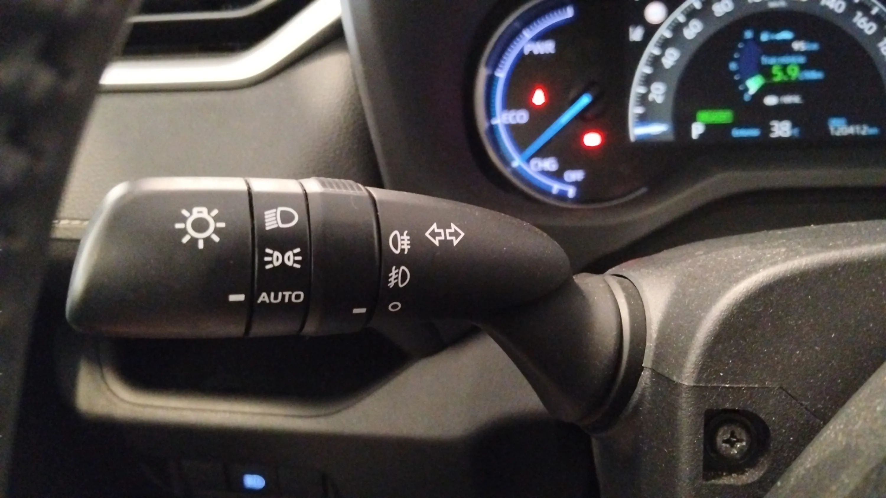Toyota RAV4 2.5l 220H Advance - foto 17
