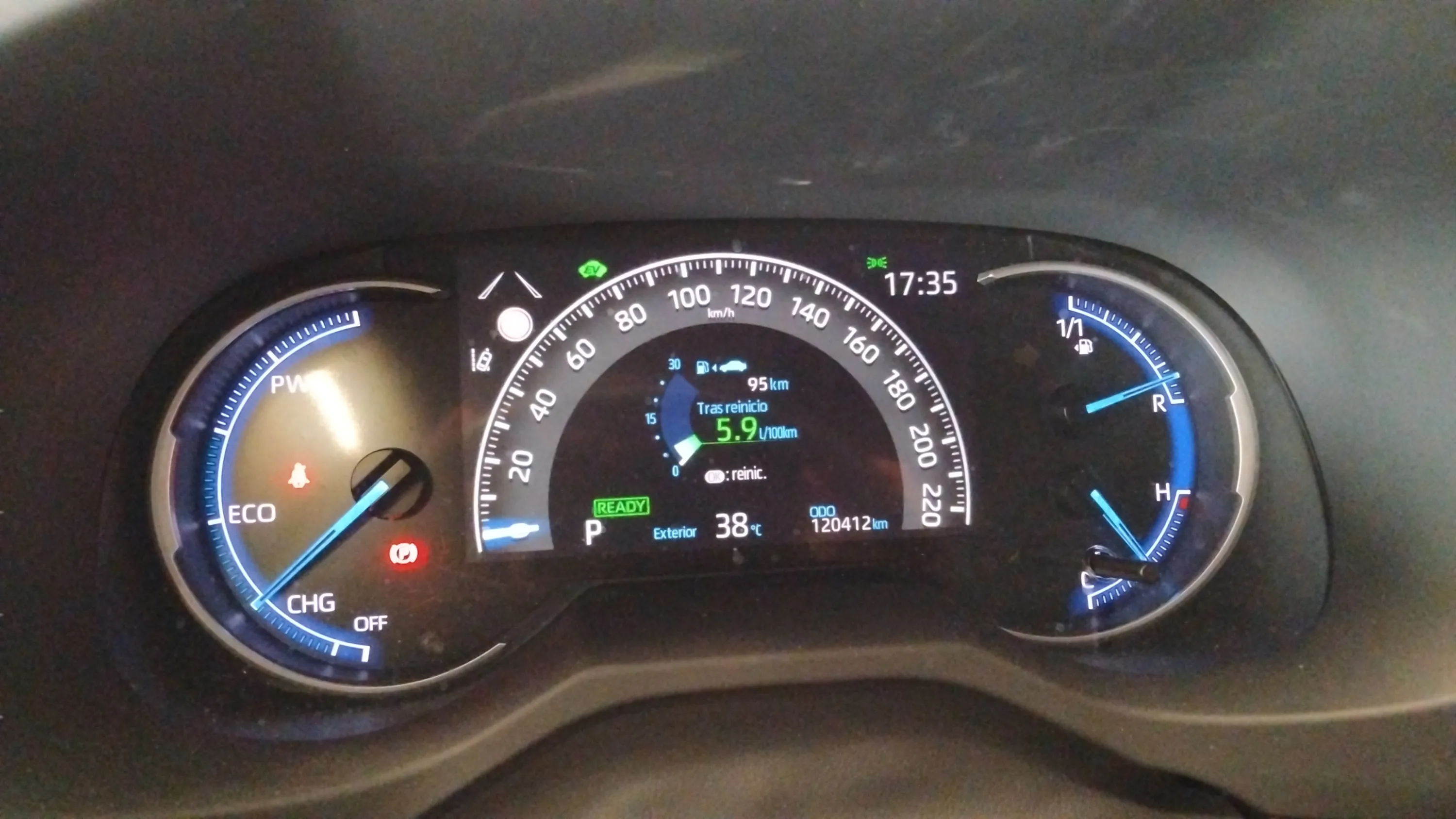Toyota RAV4 2.5l 220H Advance - foto 14