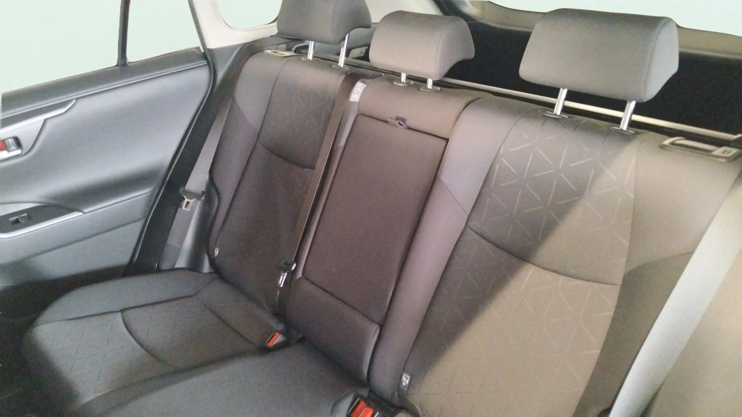 Toyota RAV4 2.5l 220H Advance - foto 26