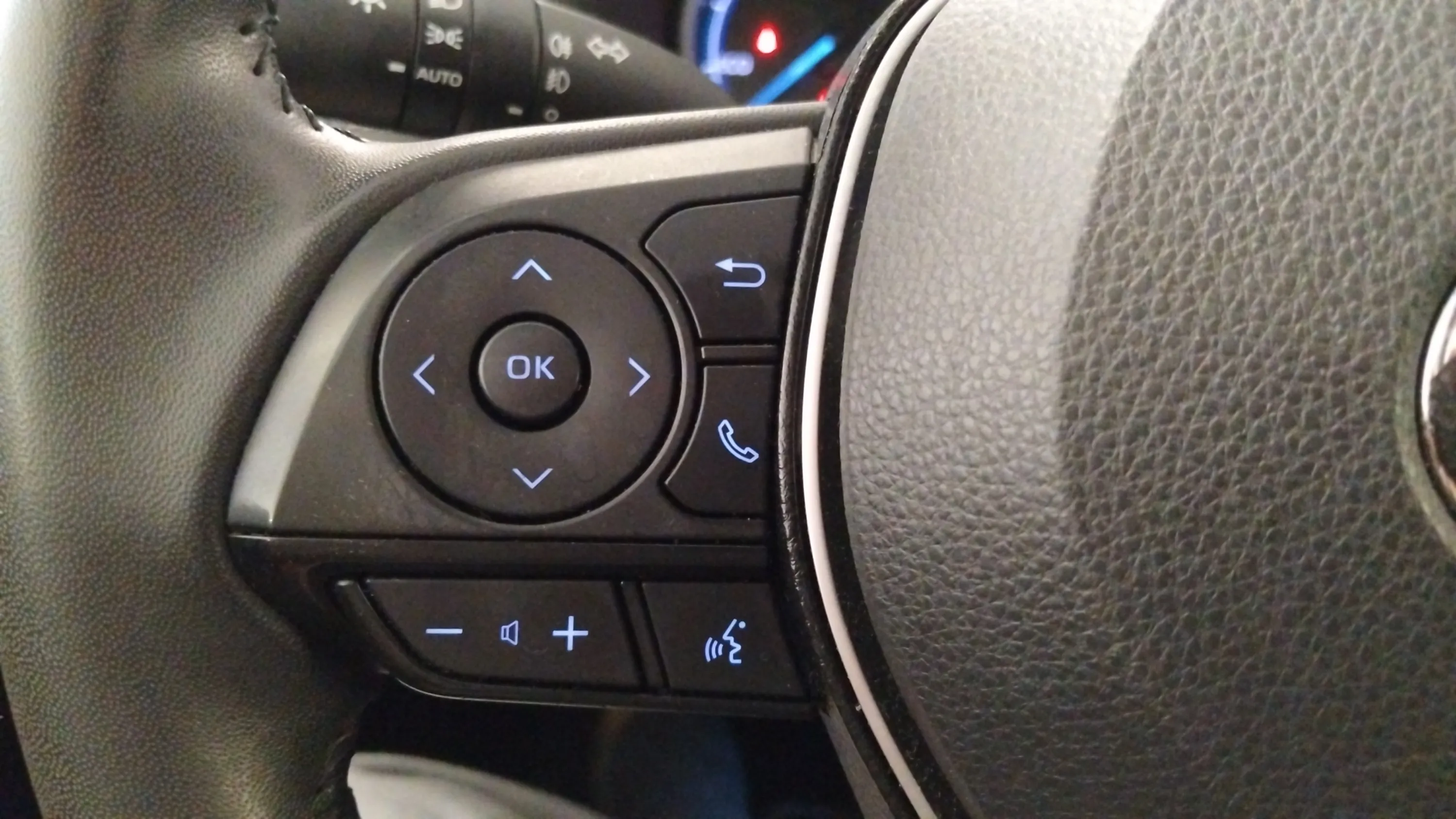 Toyota RAV4 2.5l 220H Advance - foto 15