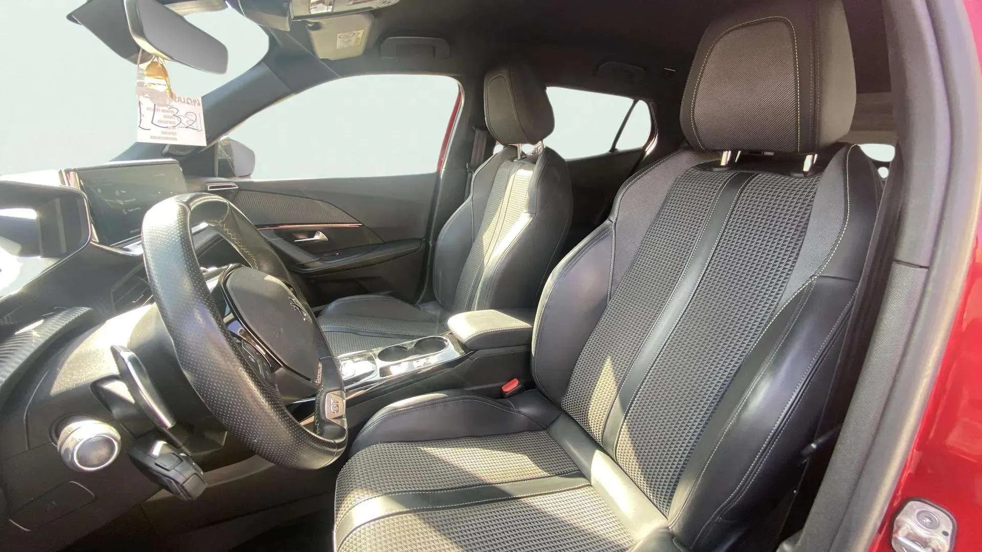 Peugeot 2008 GT Pack PureTech EAT8 - foto 19