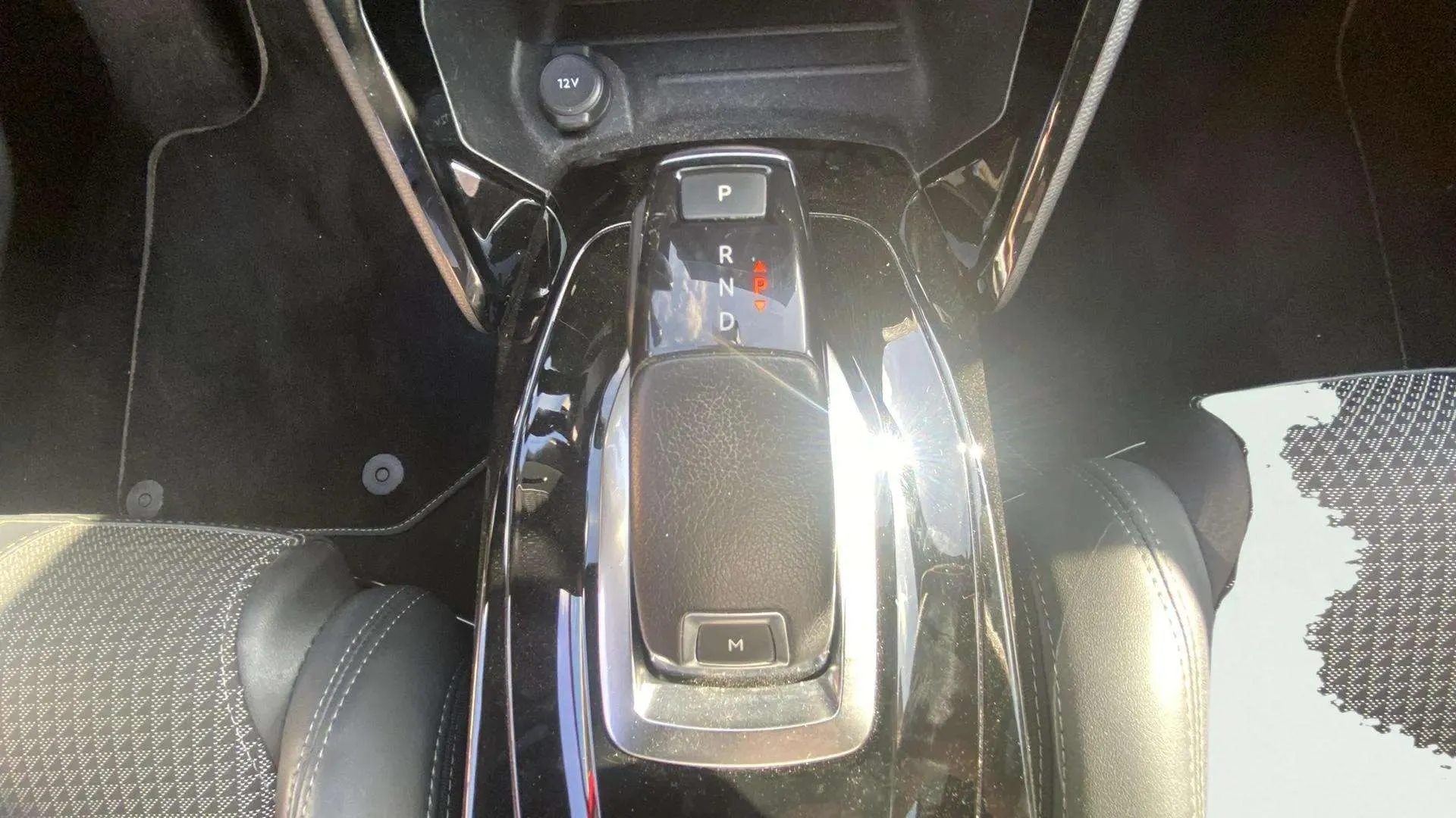 Peugeot 2008 GT Pack PureTech EAT8 - foto 17
