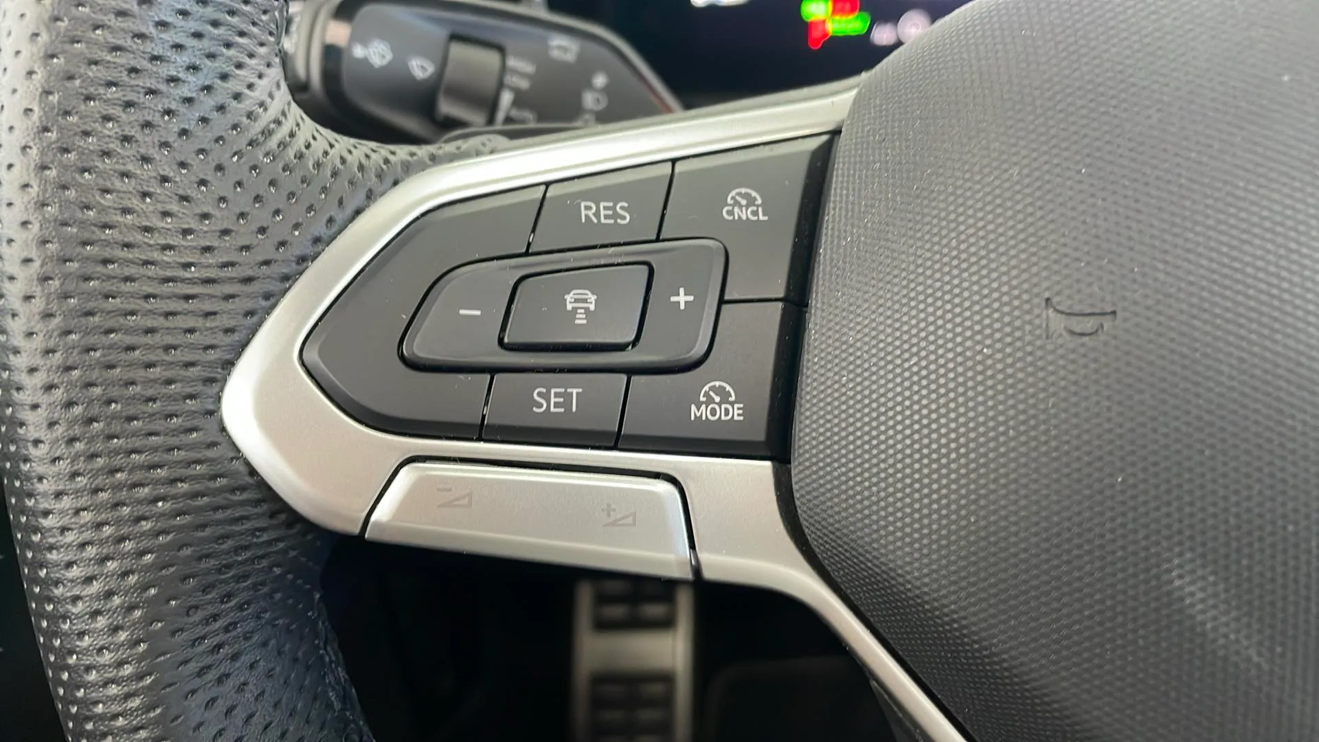 Volkswagen Tiguan R-Line 1.5 eTSI DSG - foto 26