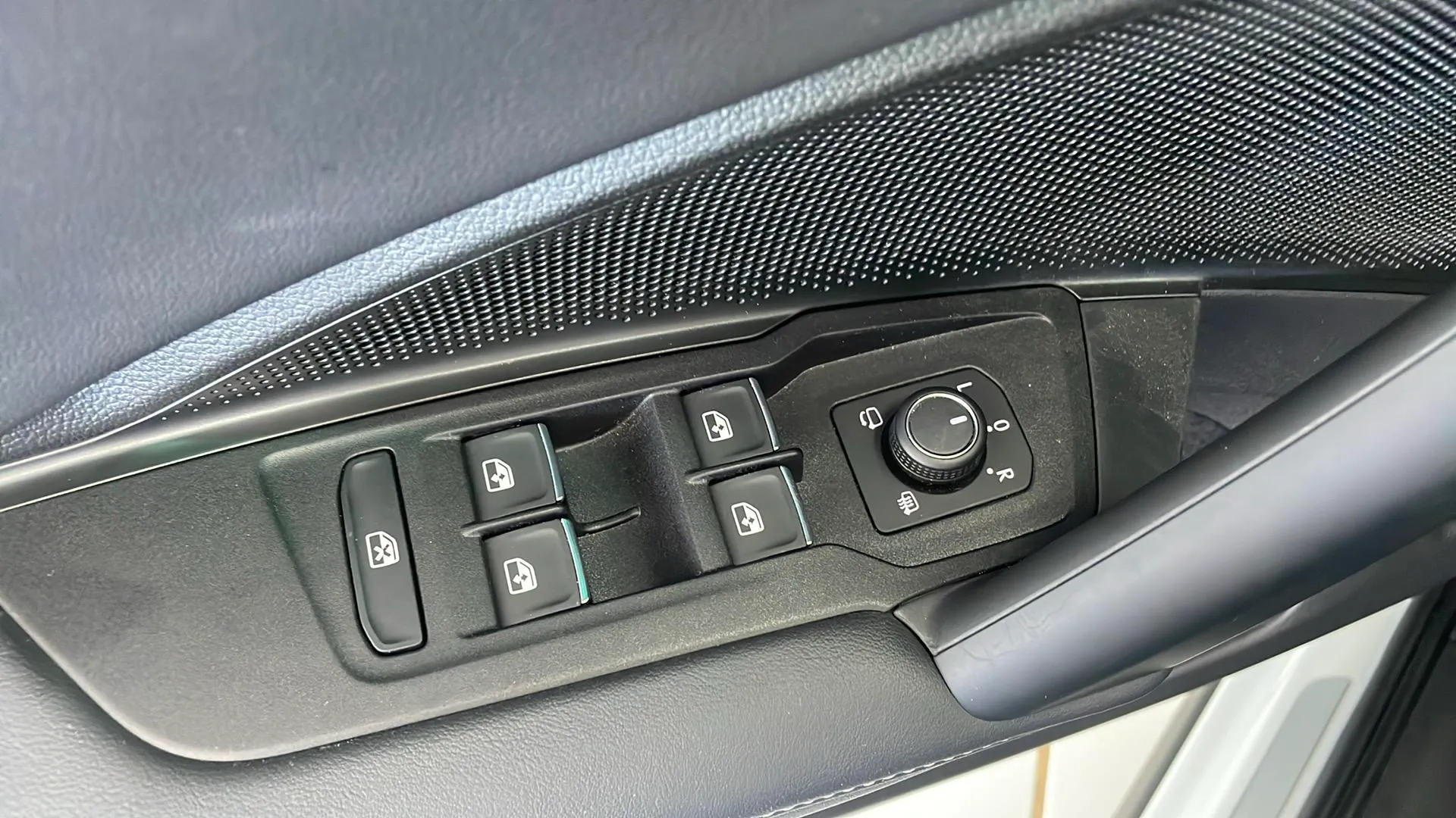 Volkswagen Tiguan R-Line 1.5 eTSI DSG - foto 31