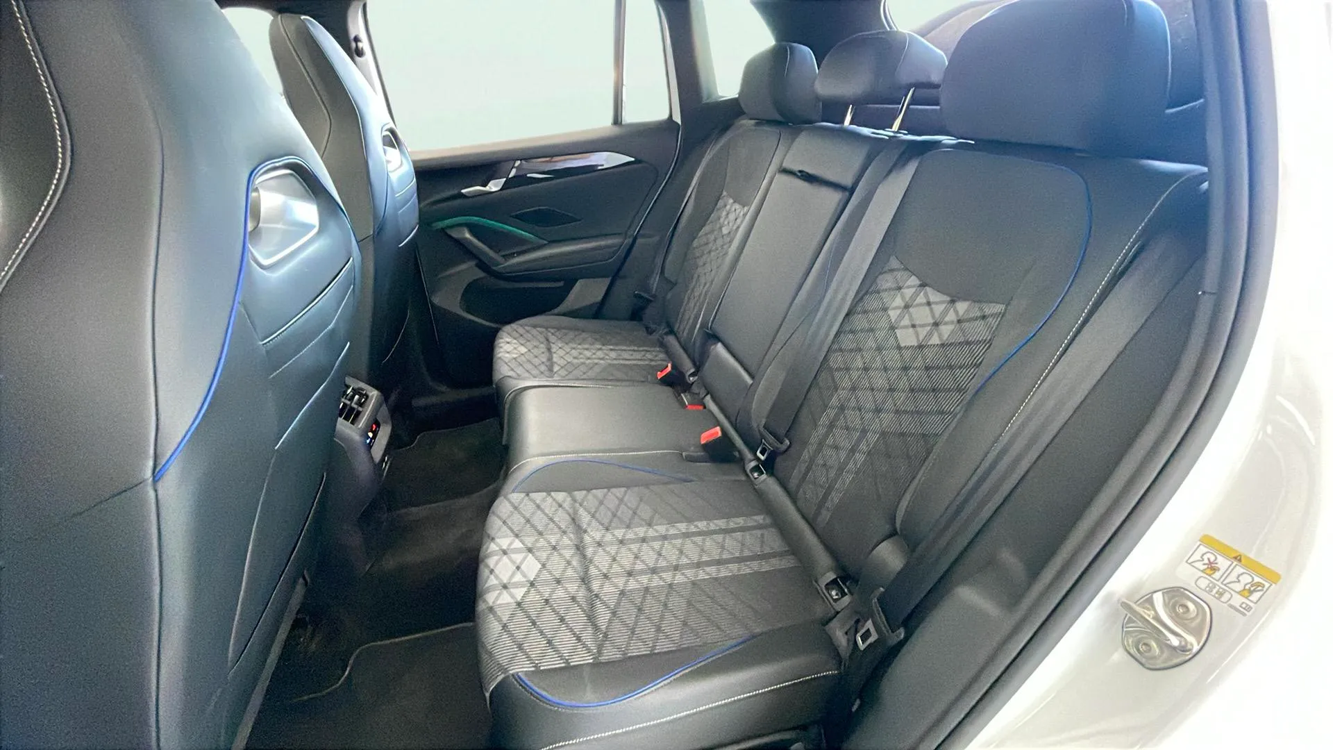 Volkswagen Tiguan R-Line 1.5 eTSI DSG - foto 12