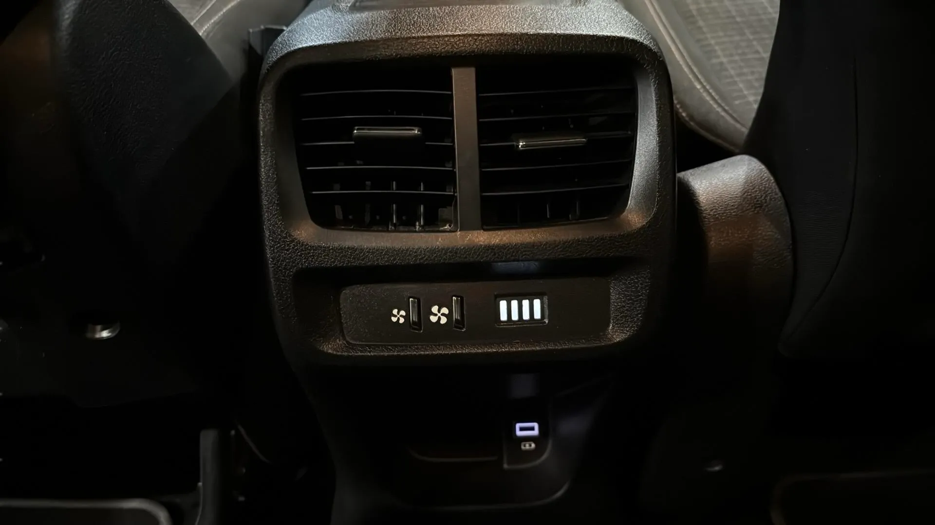 Peugeot Rifter GT Standard PureTech EAT8 - foto 17