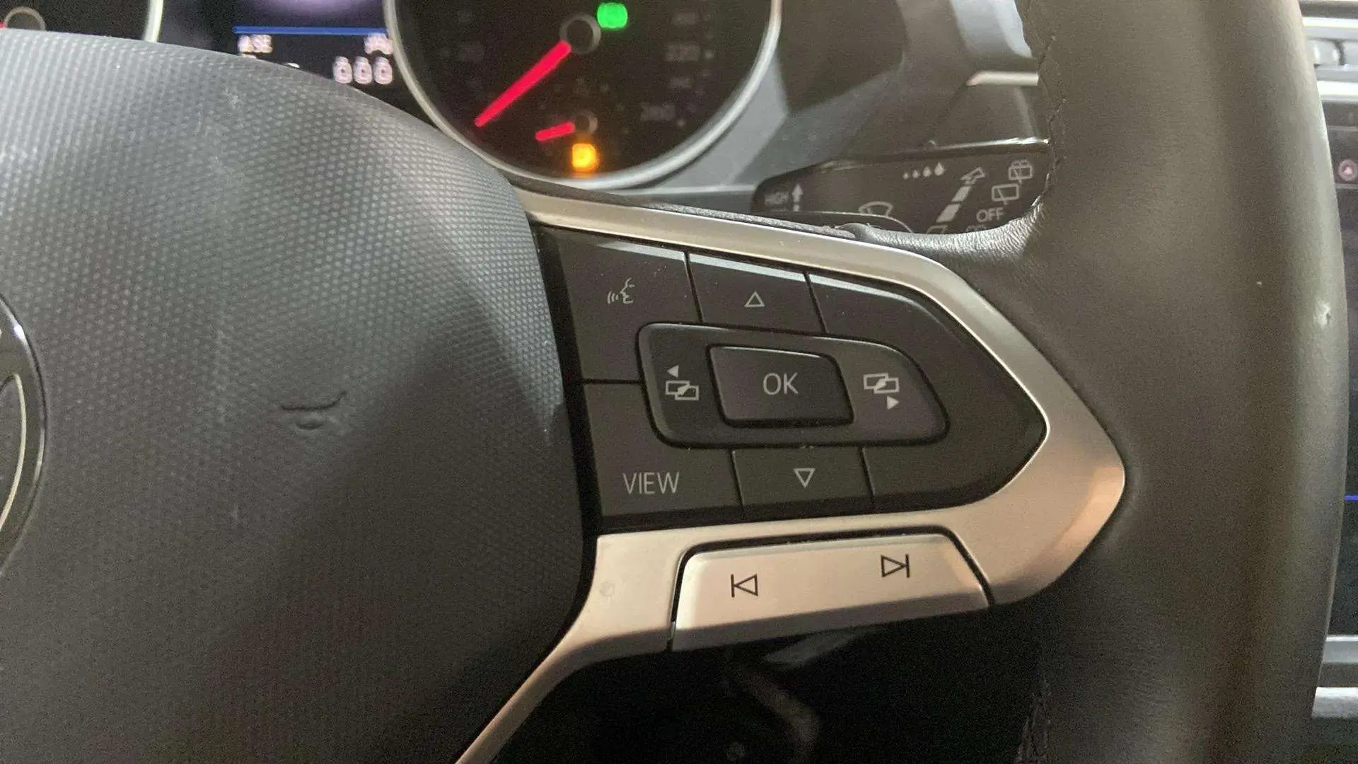 Volkswagen Tiguan Life 2.0 TDI DSG - foto 12