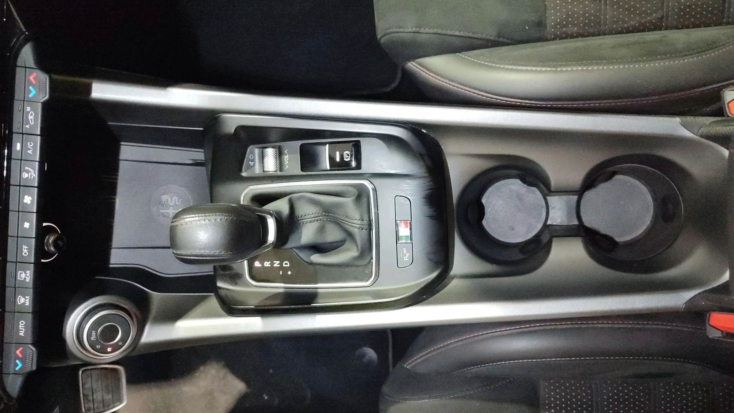 Alfa Romeo Tonale 1.5 MHEV Gasolina Speciale FWD - foto 14
