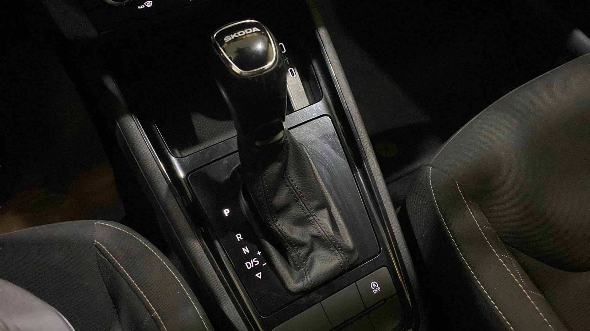 Škoda Kamiq 1.0 TSI DSG Ambition - foto 25